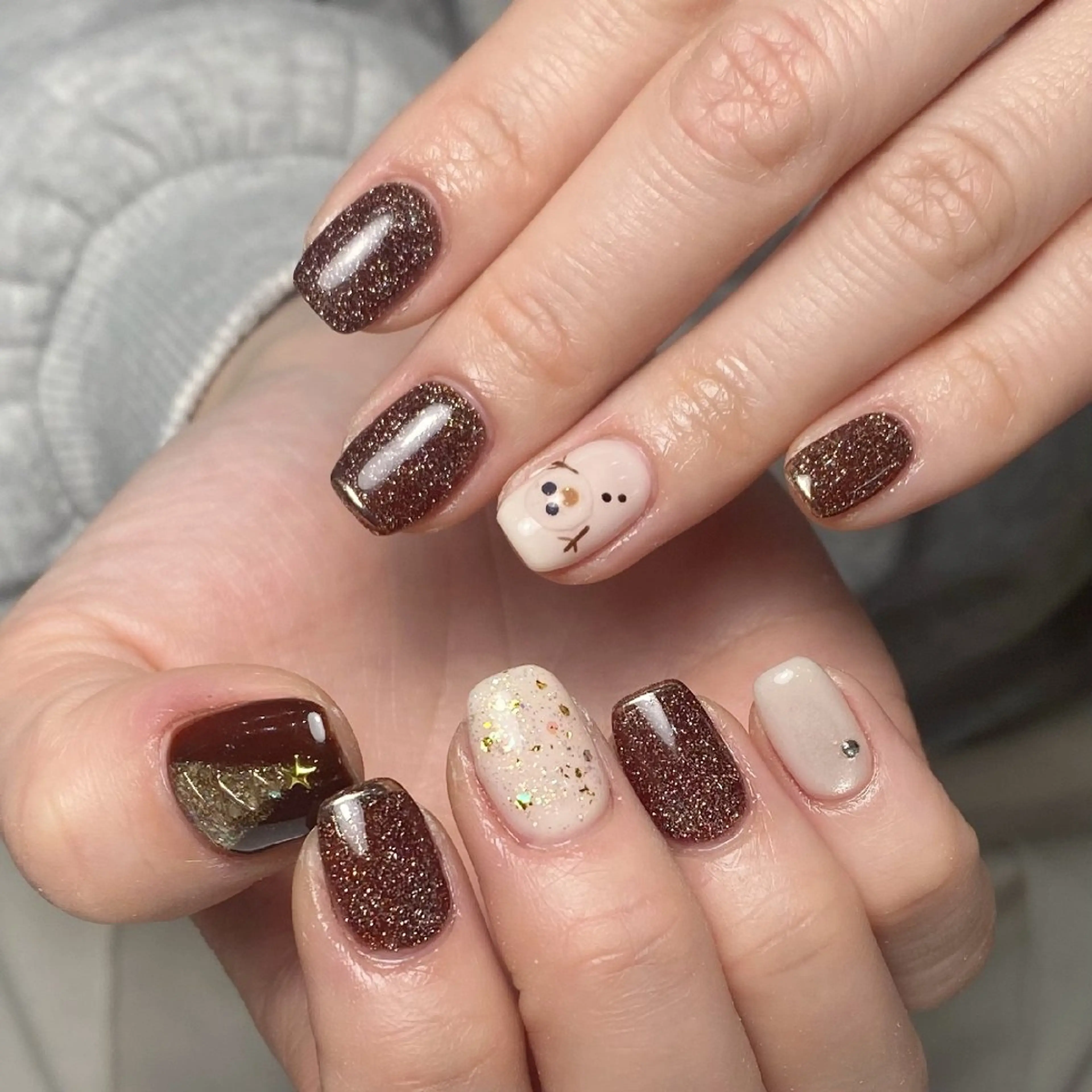 ネイル チークネイル フレンチネイル ジェルネイル ガーリー キラキラネイル ハンドネイル UM Nail Salonのネイルデザイン