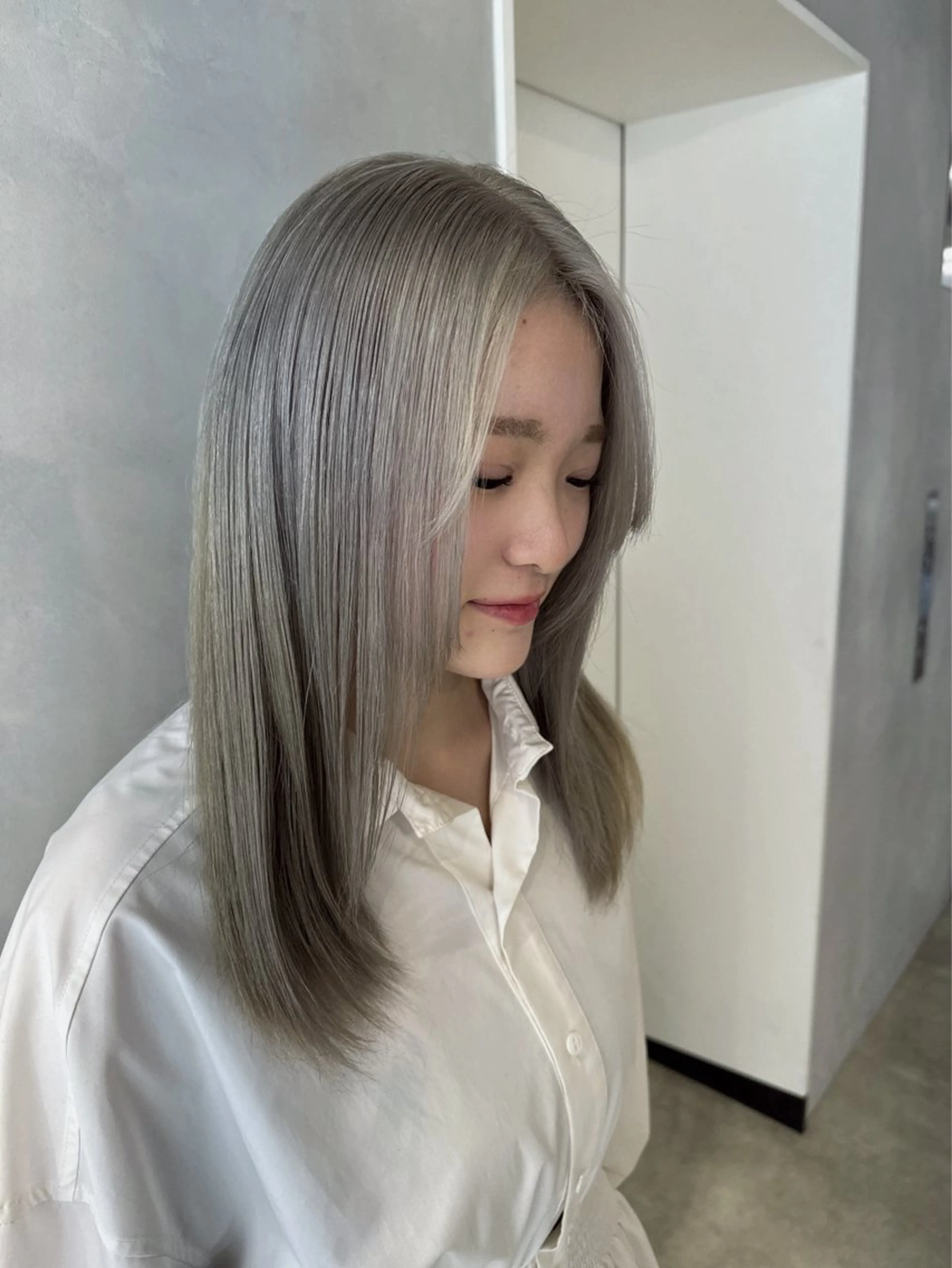 セミロング カラー ブリーチ ケアブリーチ カット ヘアカラー トリートメント 透明感カラー✨艶髪 制作🌱山根あゆみのヘアスタイル