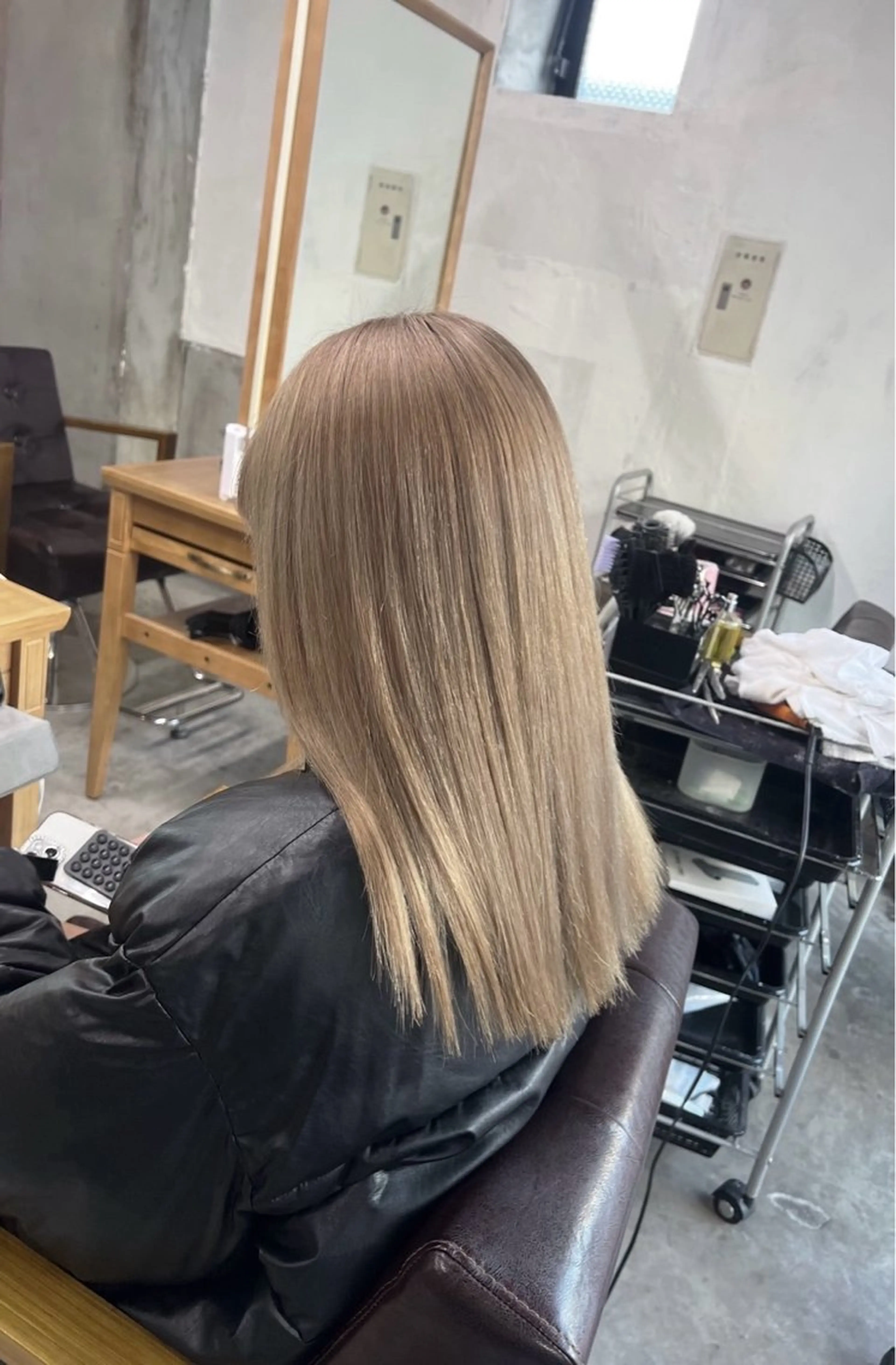 ミディアム カラー ベージュカラー ミルクティーベージュ ヘアカラー トリートメント ROBIN所属・指名数No.1 /NAOYAのヘアスタイル