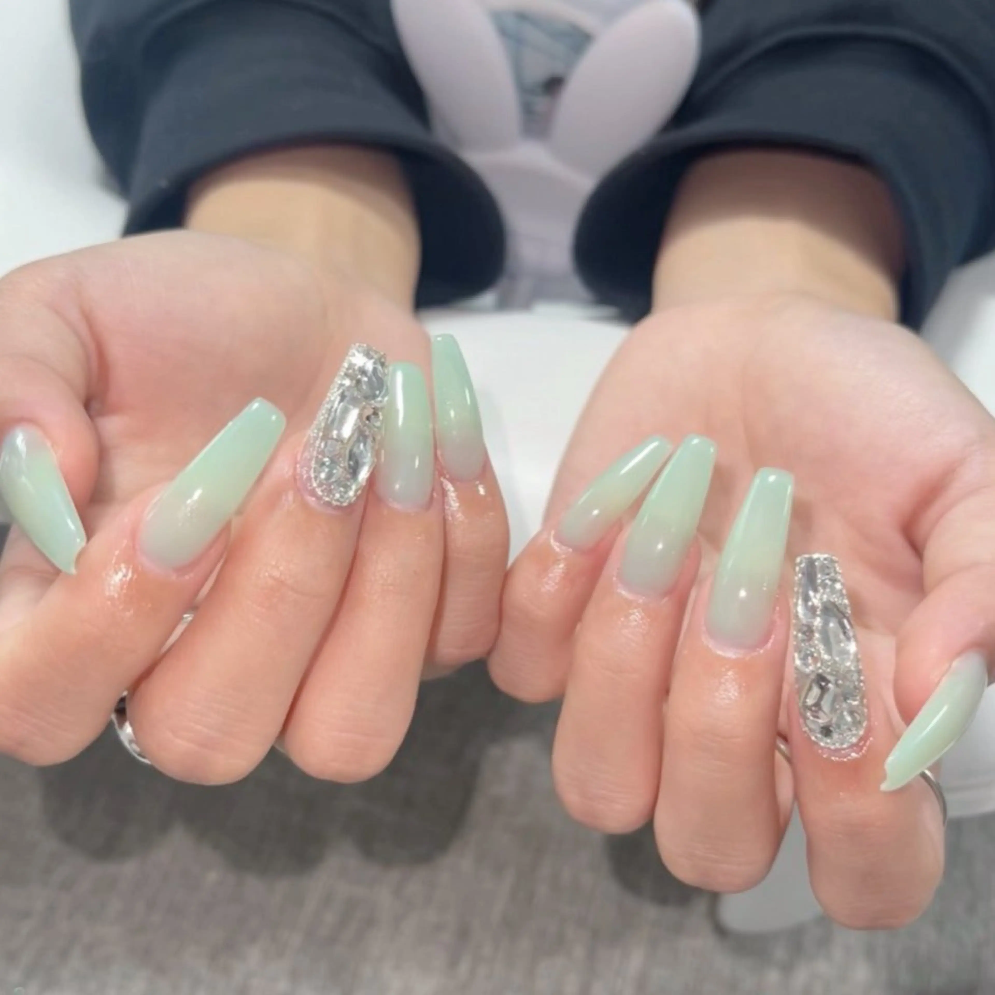 ネイル オーロラネイル クリアネイル 成人式 フラッシュネイル ジェルネイル ハンドネイル Amee Nail Salonのネイルデザイン