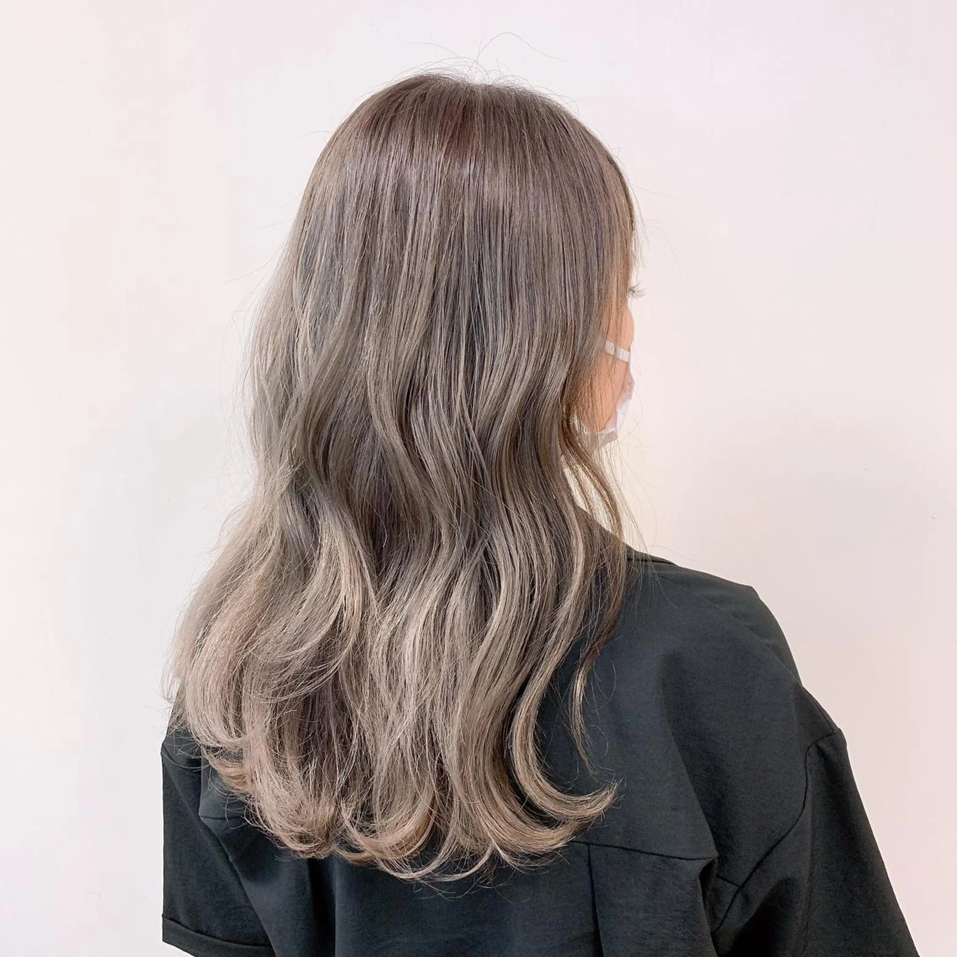 セミロング カラー 渋谷🤍ハイトーン、 エクステ🤍アミルのヘアスタイル