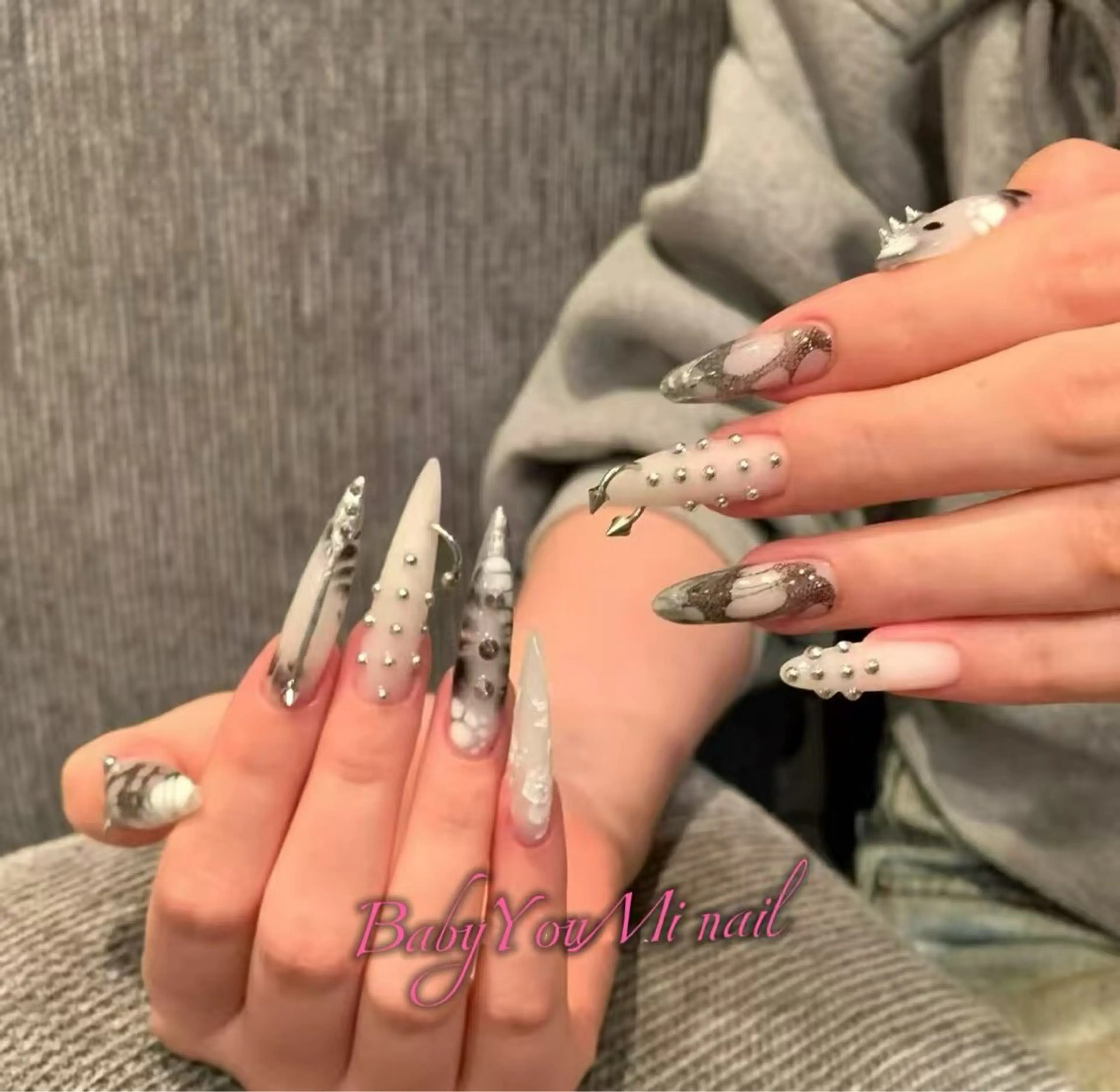 ネイル オーロラネイル フラワーネイル フットネイル フレンチネイル ジェルネイル ハンドネイル BabyYouMi nailのネイルデザイン