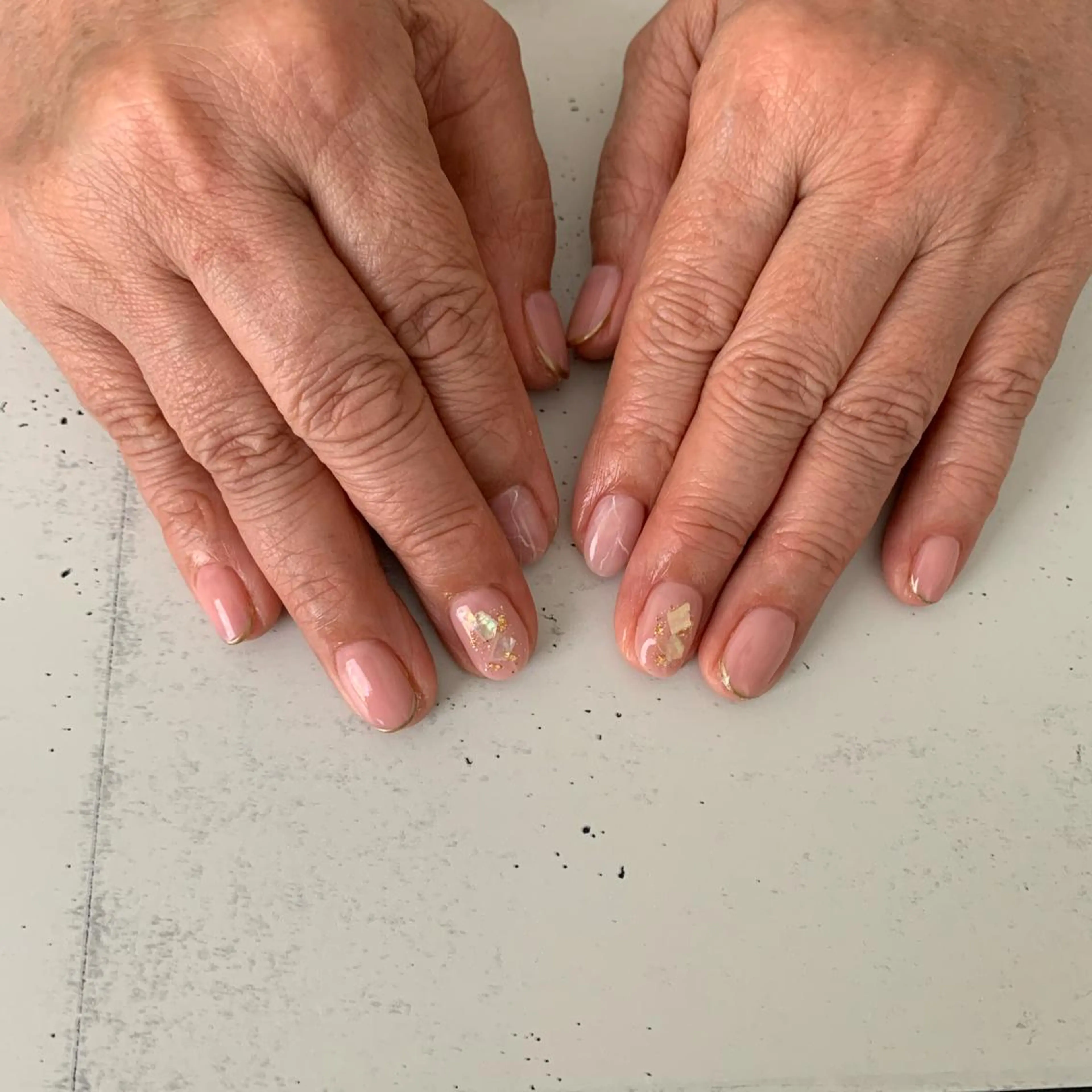 ネイル ゴールド ハンドネイル ハンドケア Feliz 楽しいネイルサロンのネイルデザイン