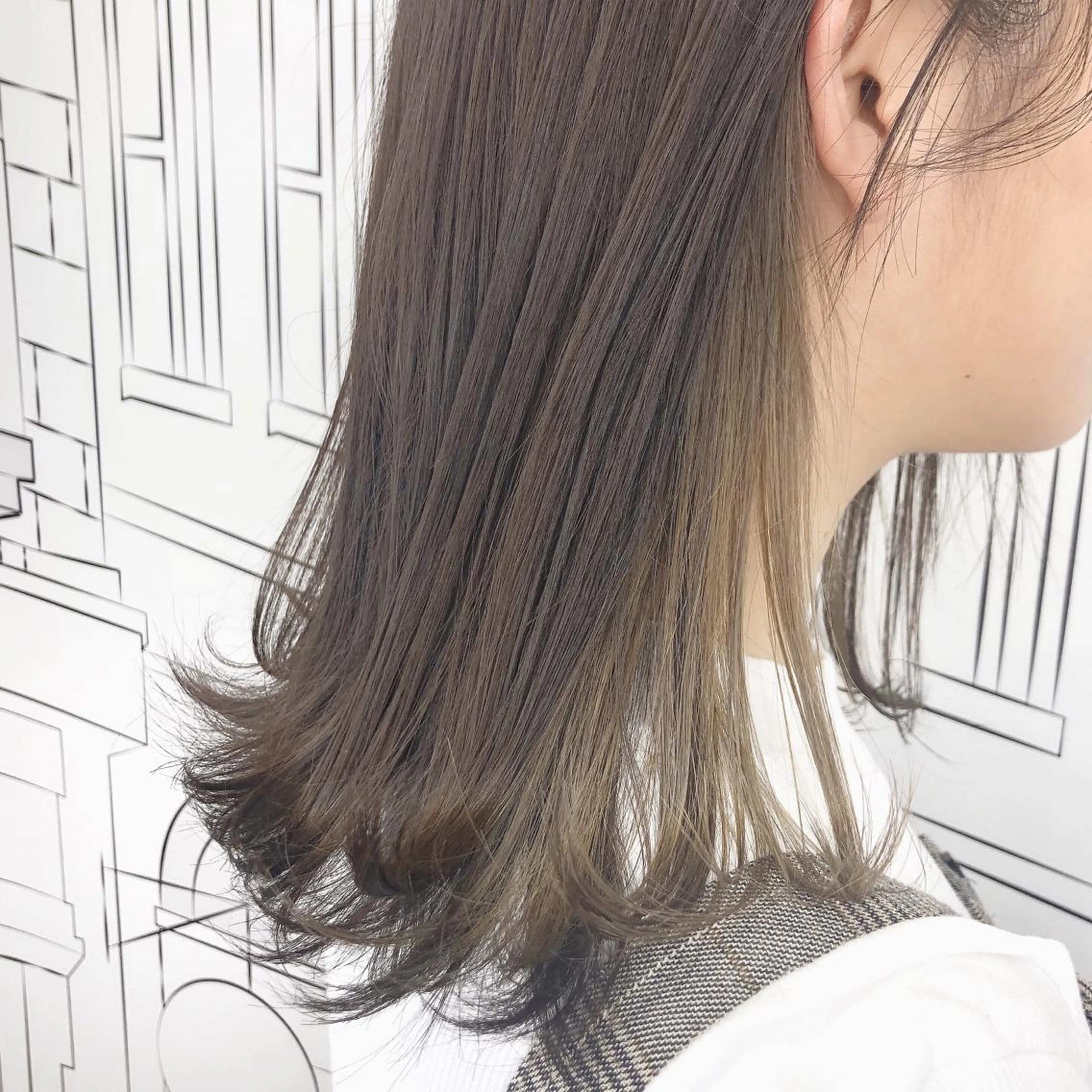 ミディアム カラー イヤリングカラー TOMOKA 艶髪/透明感カラーのヘアスタイル