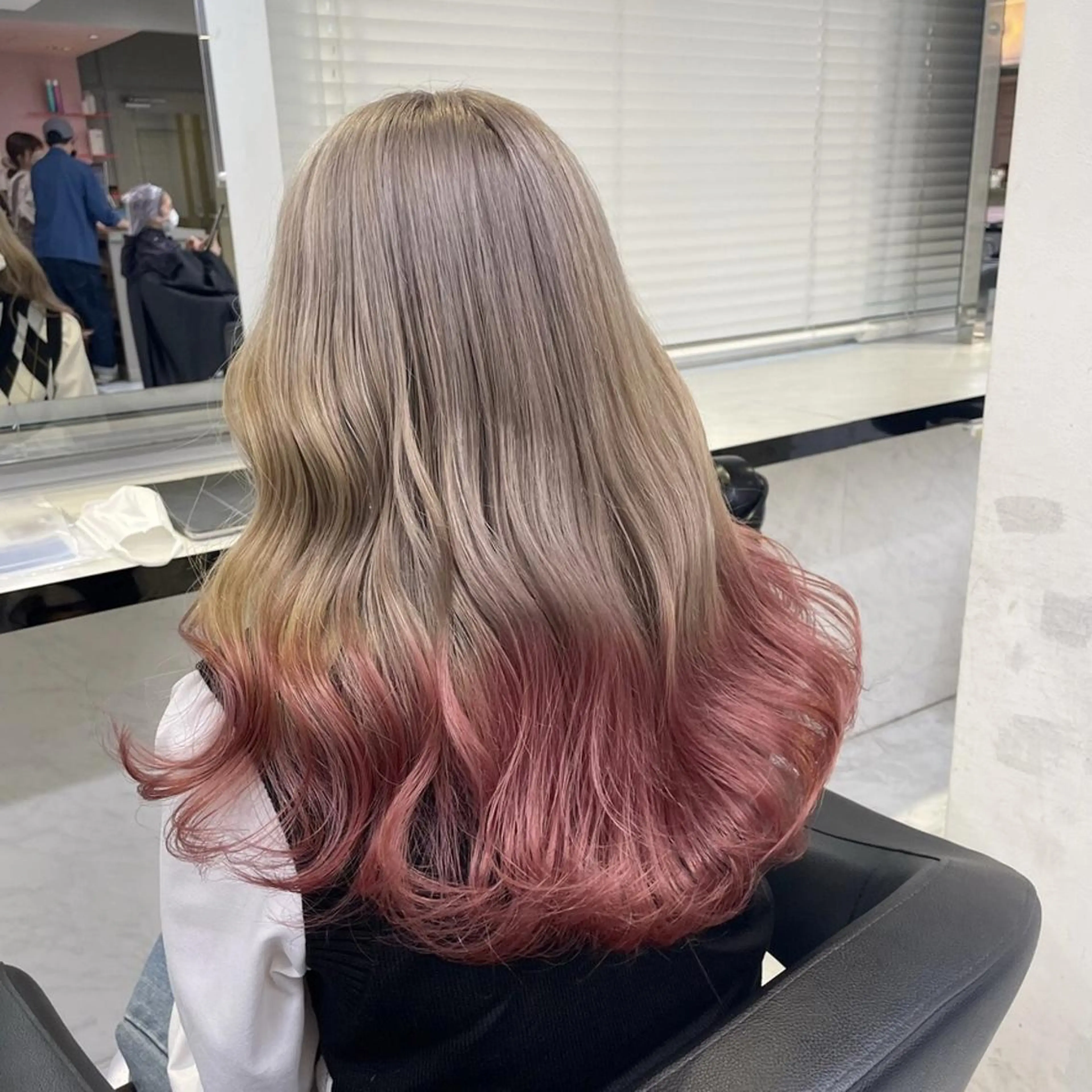 カラー 柔らか🪽うる艶 🎀ブリーチカラーのヘアスタイル