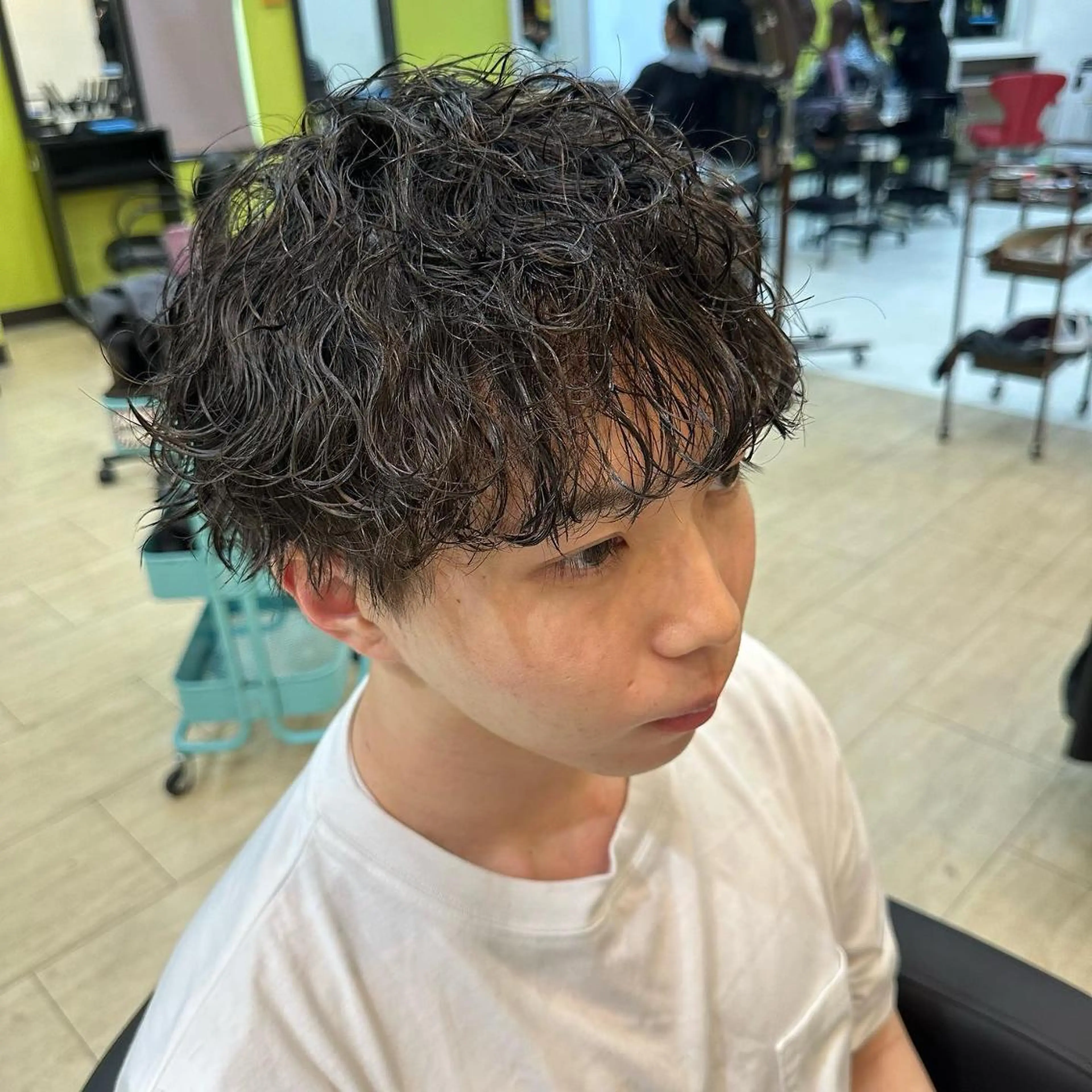 ミディアム カラー パーマ メンズ 波巻きパーマ パーマ 韓国メンズヘア 田城伶治のヘアスタイル