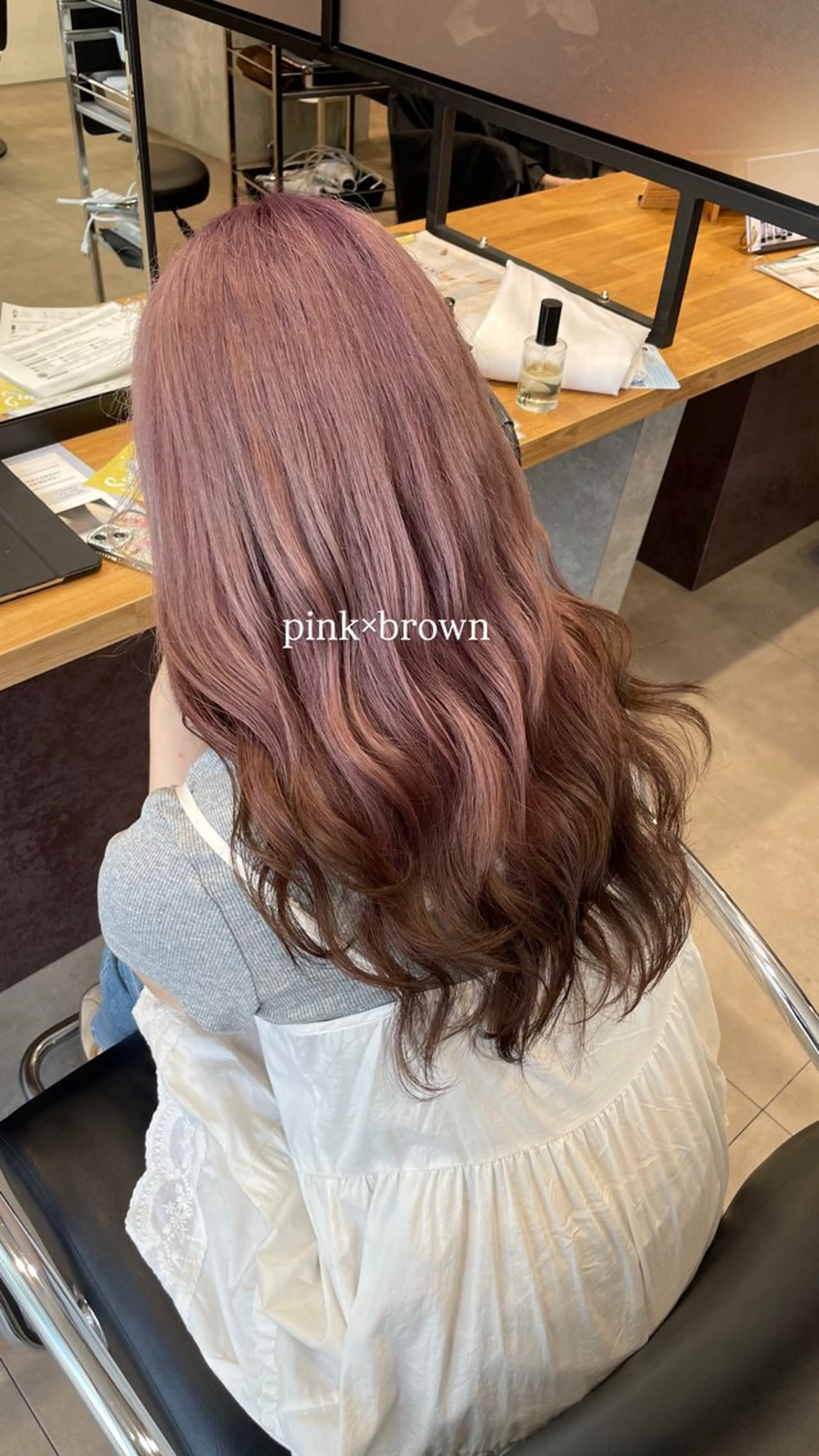 ロング カラー ブラウンカラー ピンクカラー カット ヘアカラー 佐藤 由依/水光カラーのヘアスタイル