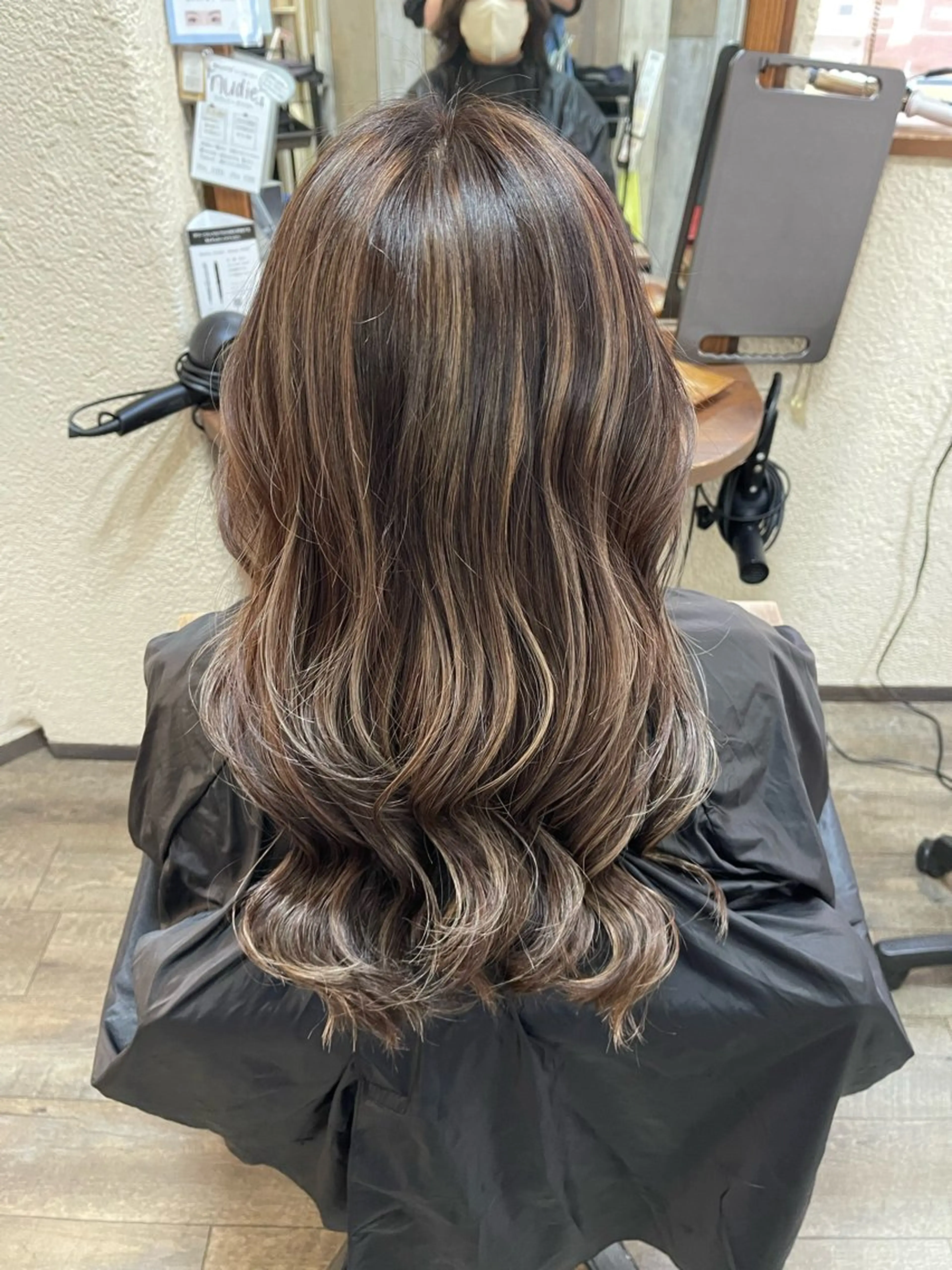ロング カラー ベージュカラー ハイライトカラー ハイライト ヘアカラー 磧本 祐里恵のヘアスタイル
