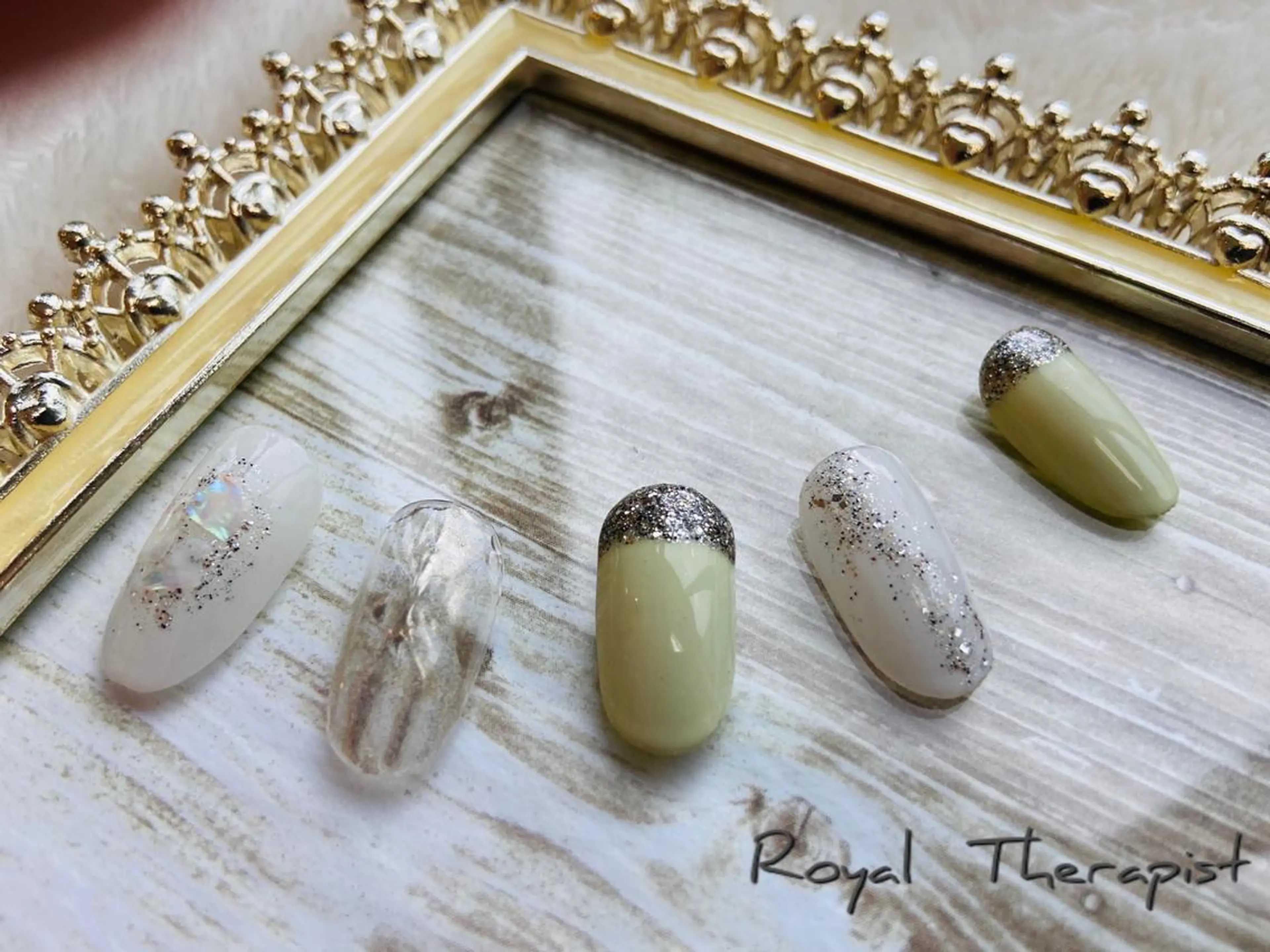 ネイル 【尾下】 ロイヤル•セラピストのネイルデザイン