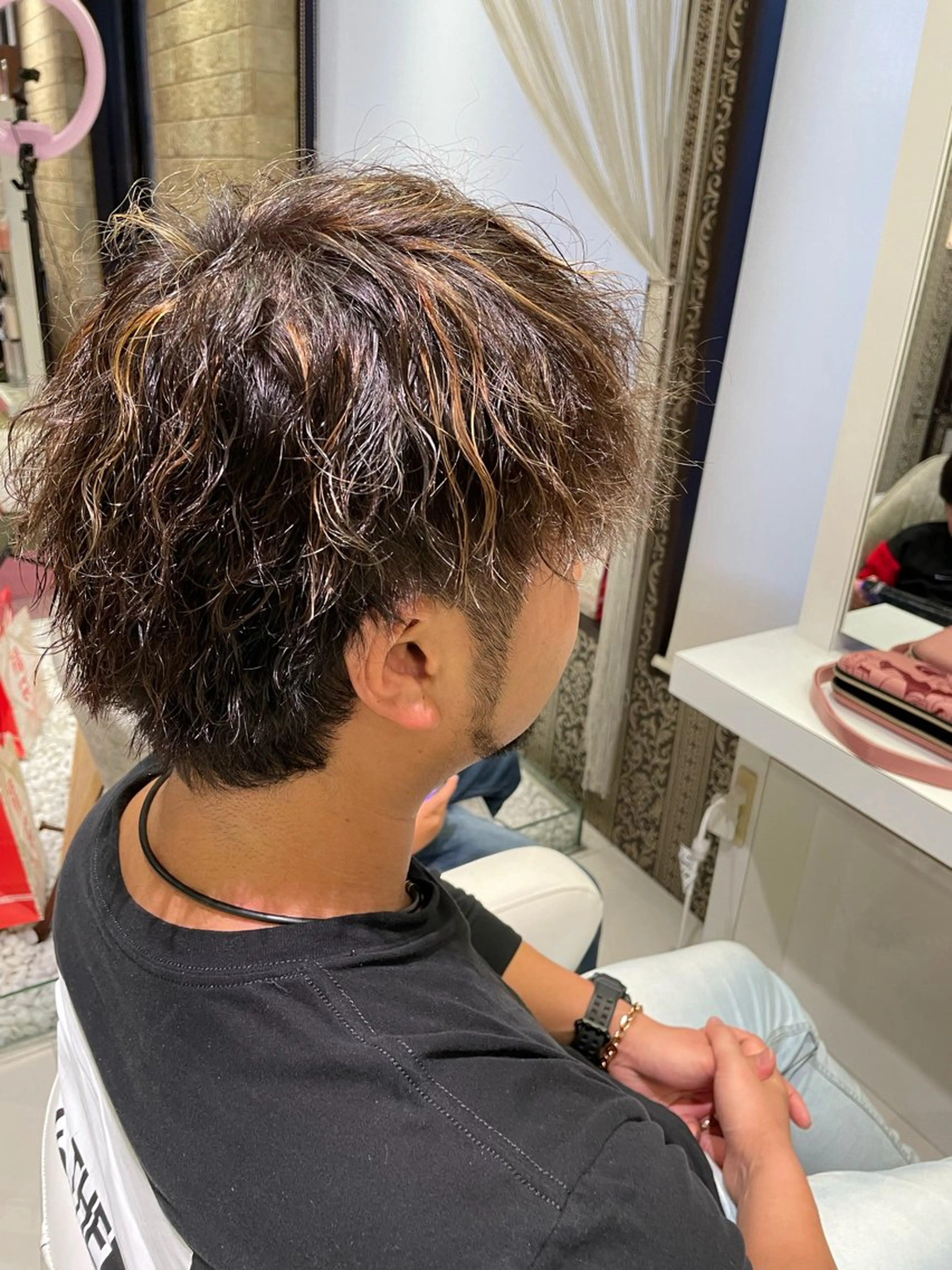 ショート カラー パーマ 岡田 駿也のヘアスタイル