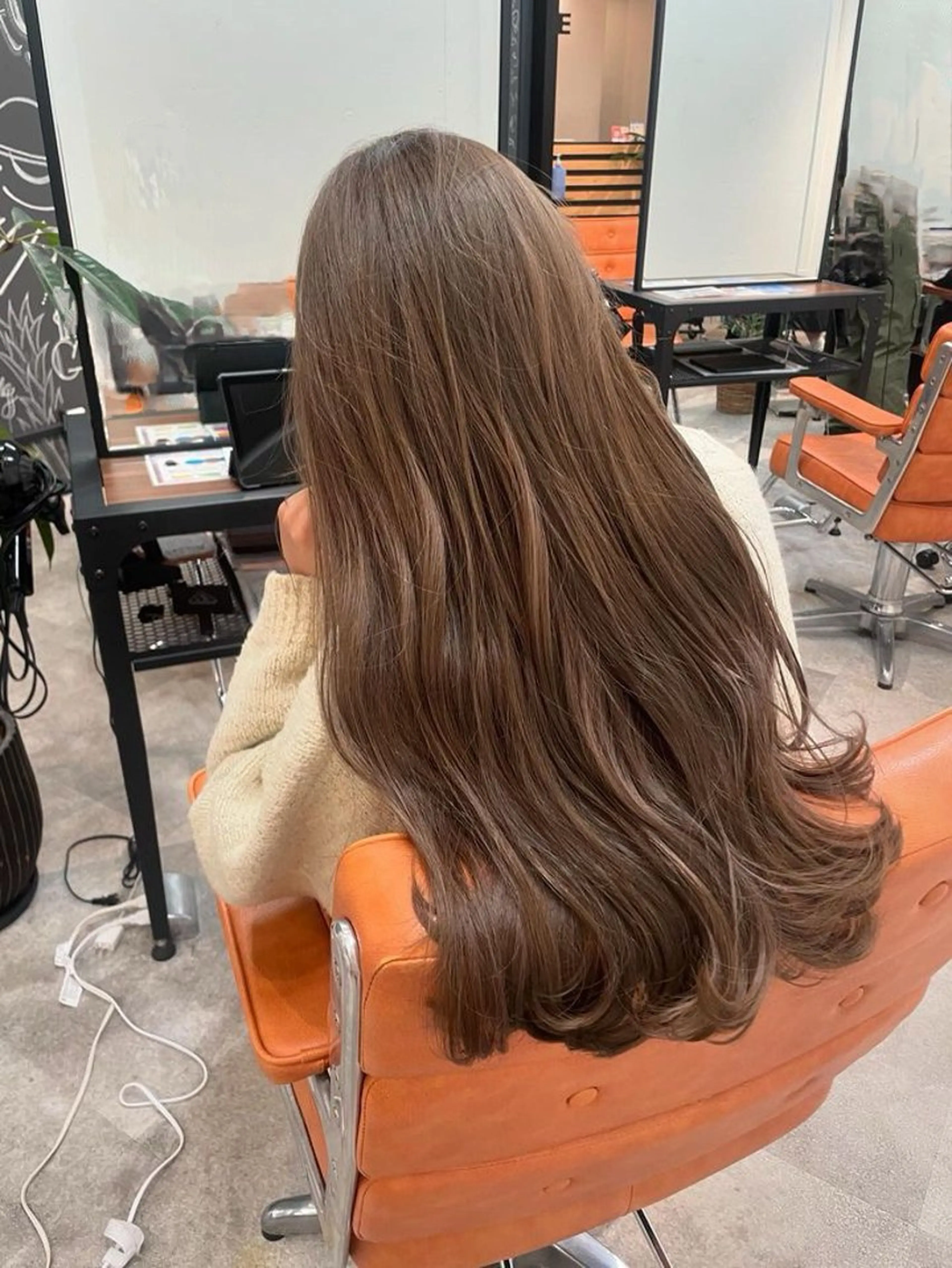 ロング カラー ブリーチ 透明感カラー グレージュ オリーブグレージュ オリーブグレー カット ヘアカラー 久保田 千尋のヘアスタイル