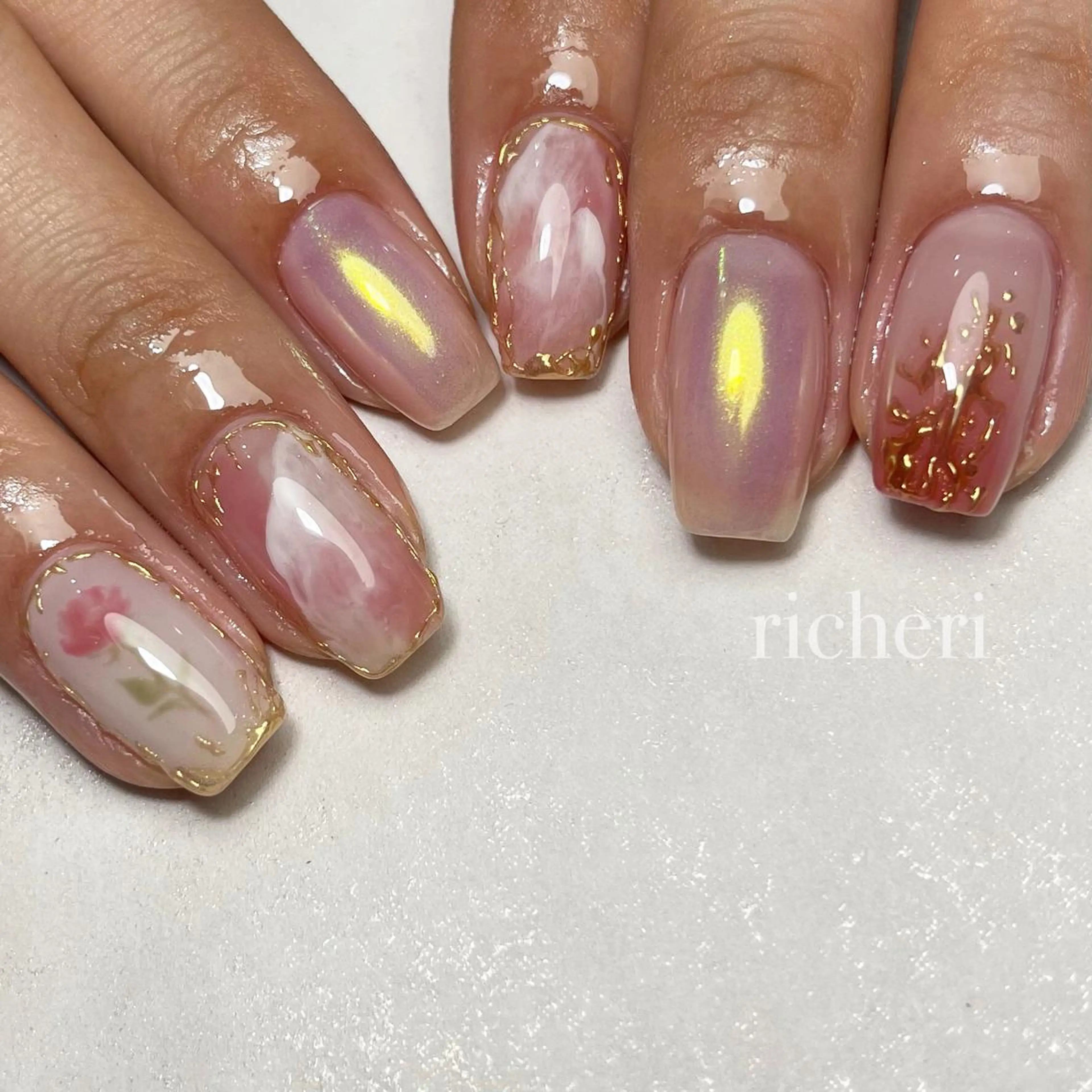 ミディアム ネイル ハンドネイル richeri beautyのエステ・リラクイメージ