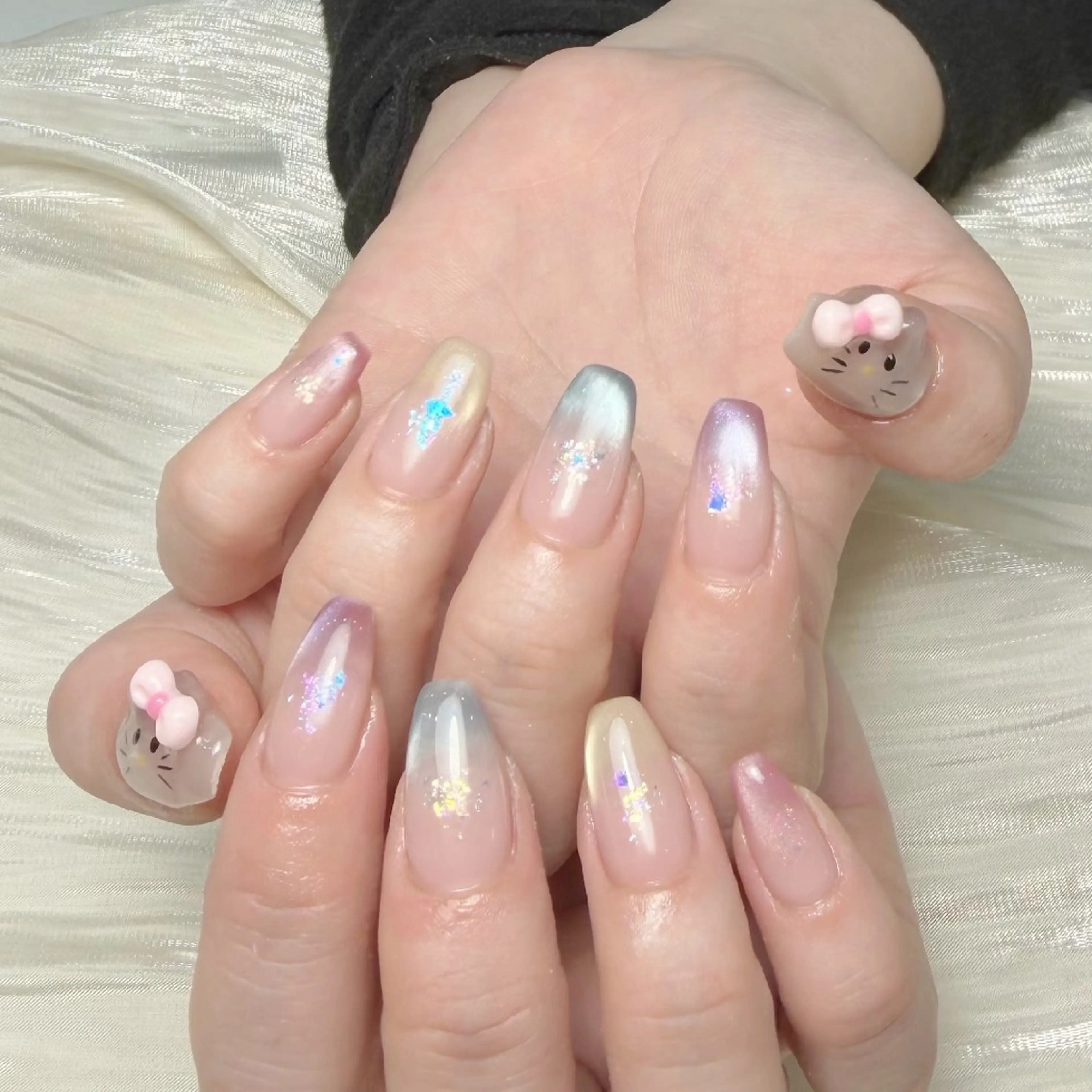 ネイル チークネイル フレンチネイル ジェルネイル ガーリー キラキラネイル ハンドネイル UM Nail Salonのネイルデザイン