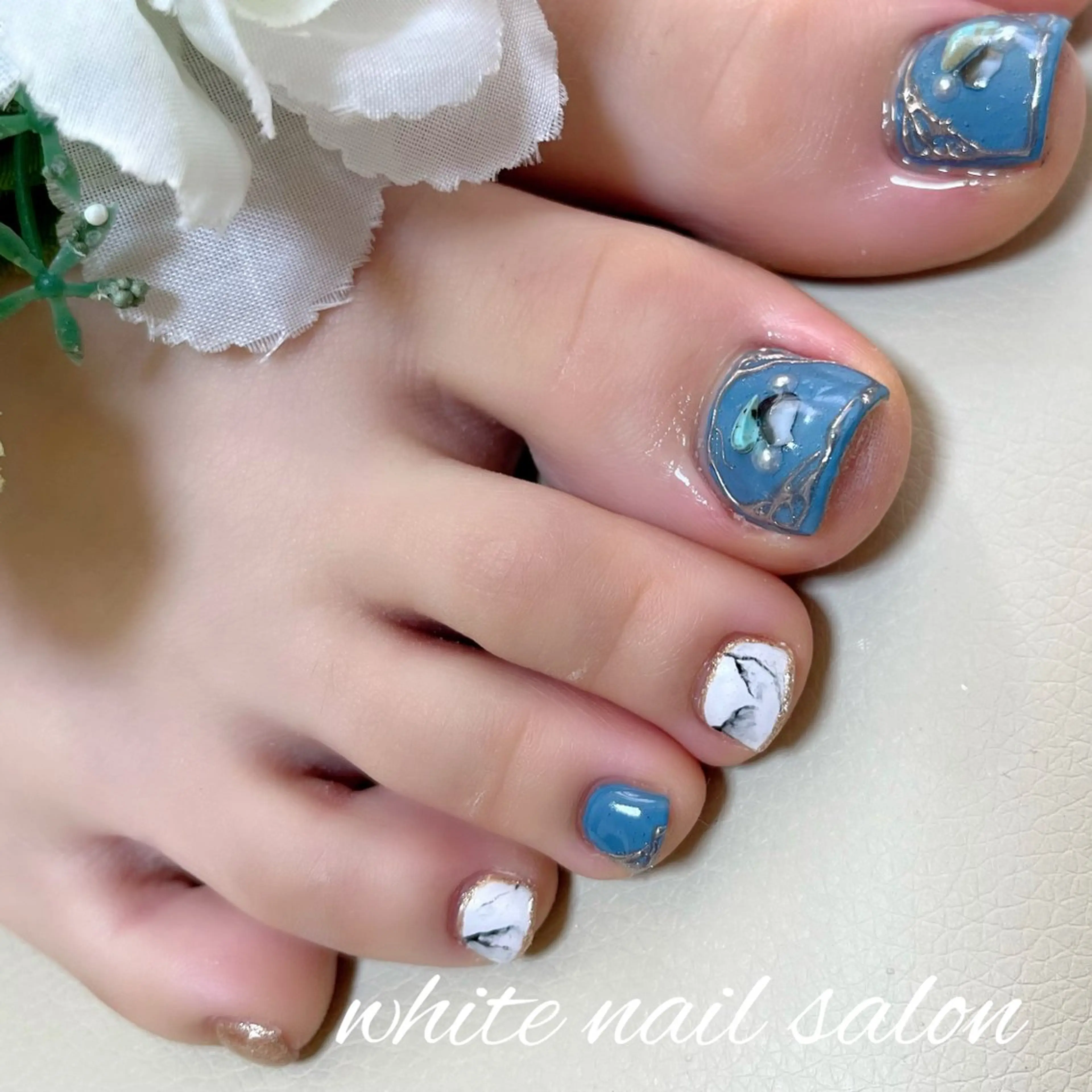 ネイル ラメ(グリッター) フットネイル white nail salonのネイルデザイン