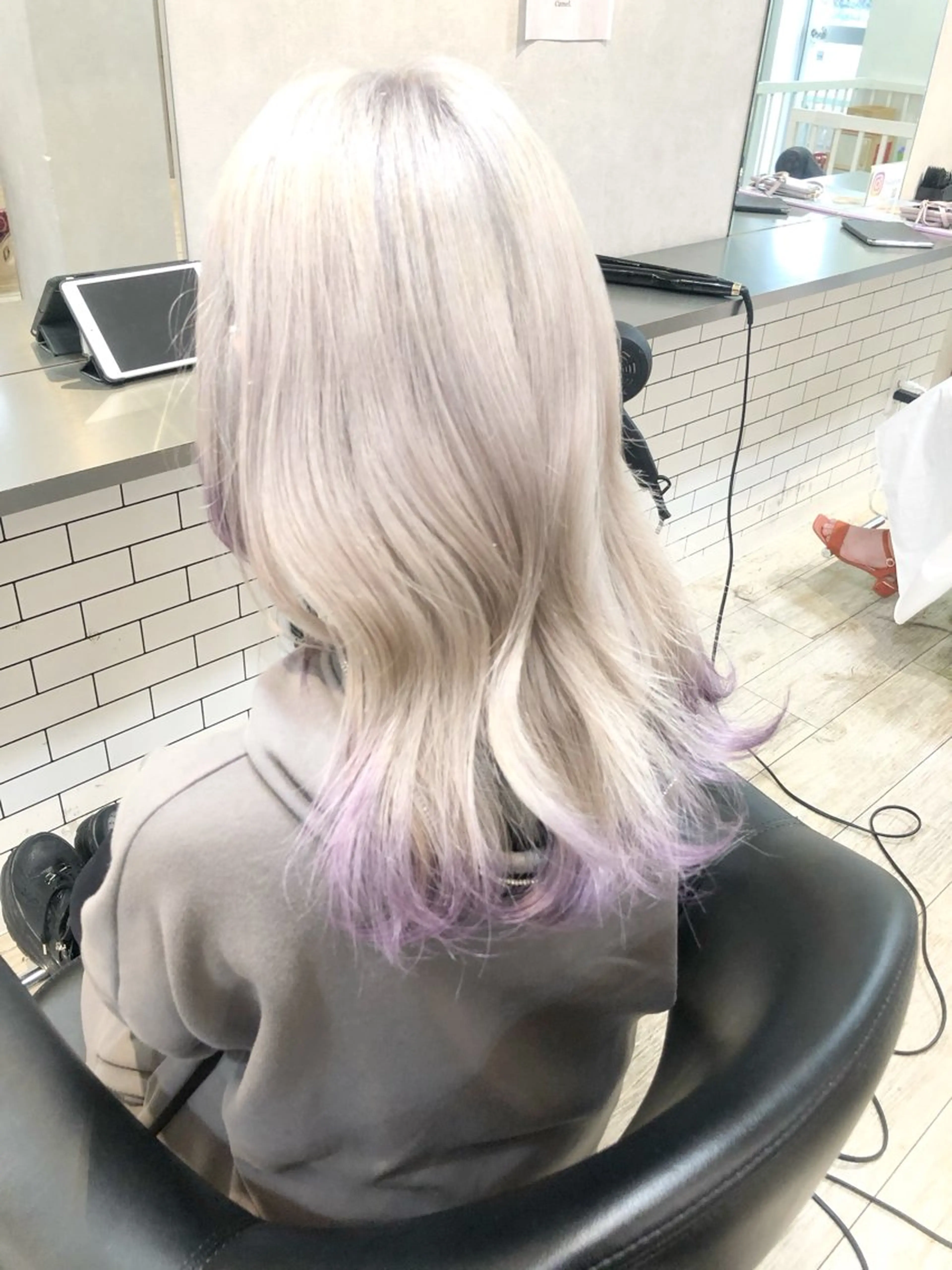 セミロング カラー ベージュカラー ブリーチ ケアブリーチ ハイトーンカラー パープルカラー レイヤーブリーチ特化 ホワイト専門/岸のヘアスタイル