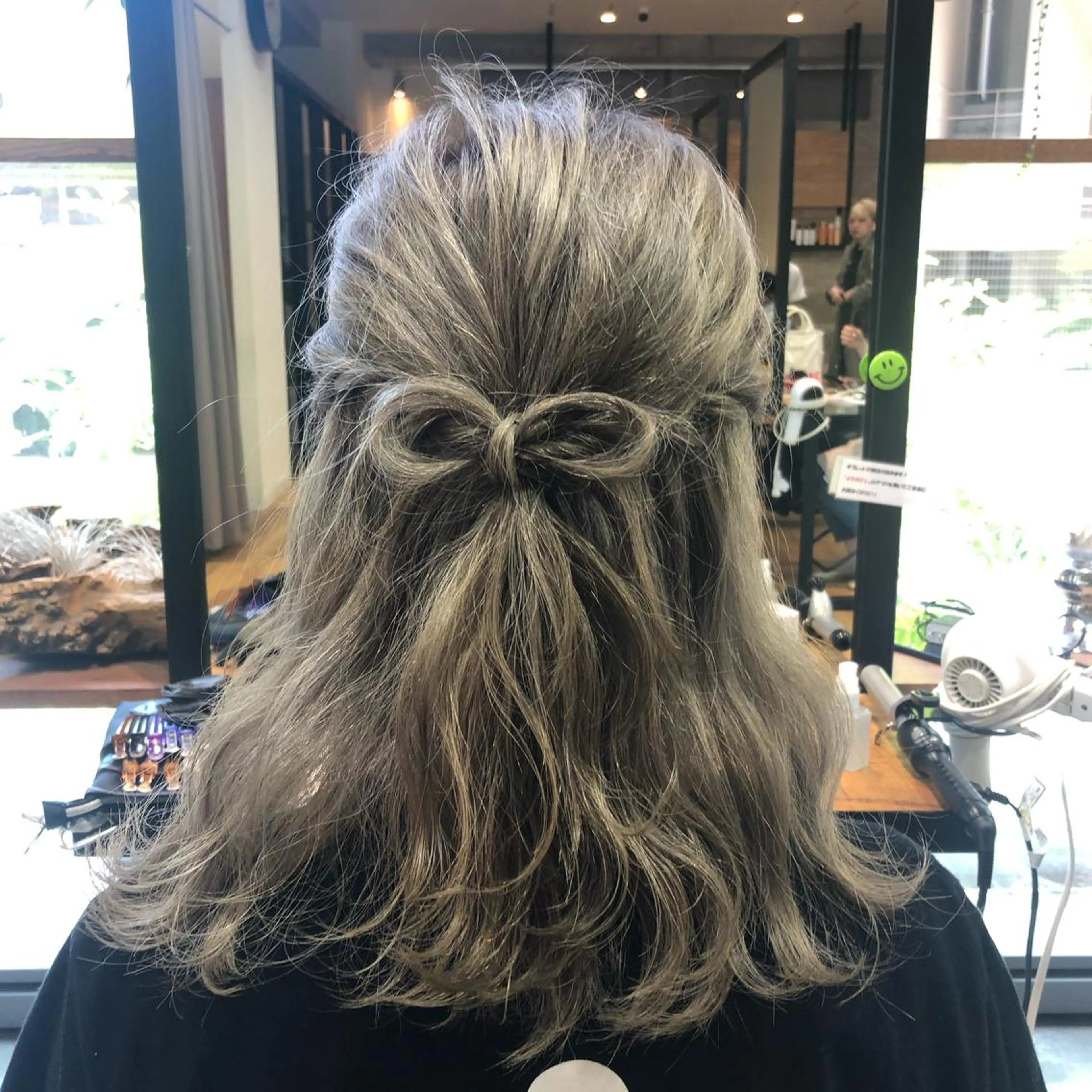 ミディアム ヘアアレンジ ハーフアップ ヘアセット mina .のヘアスタイル