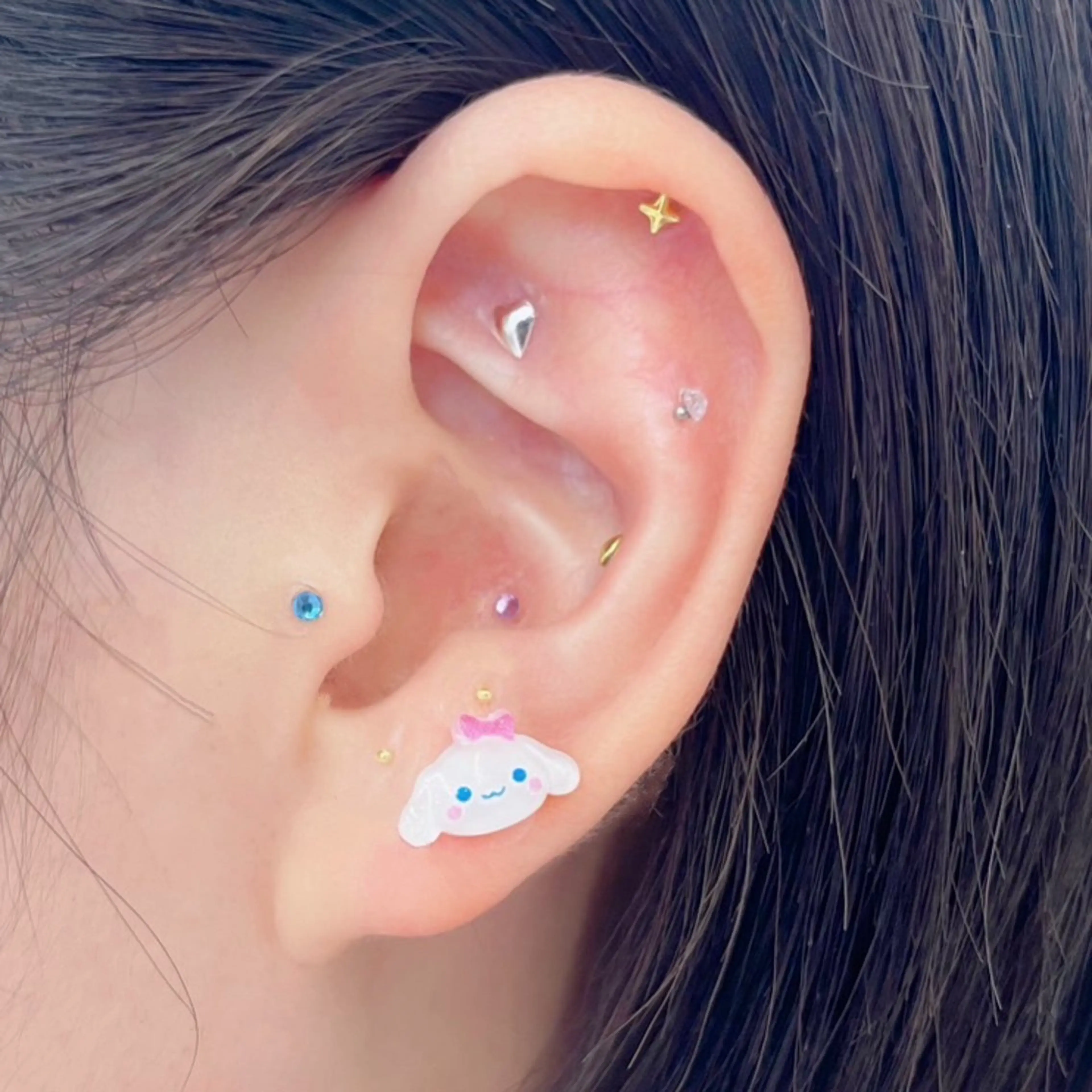 🟧エンドウ指名🟧耳ツボジュエリー＋小顔補正カットボブショートレイヤーボブ韓国ミニモ学割表参道原宿明治神宮前の写真