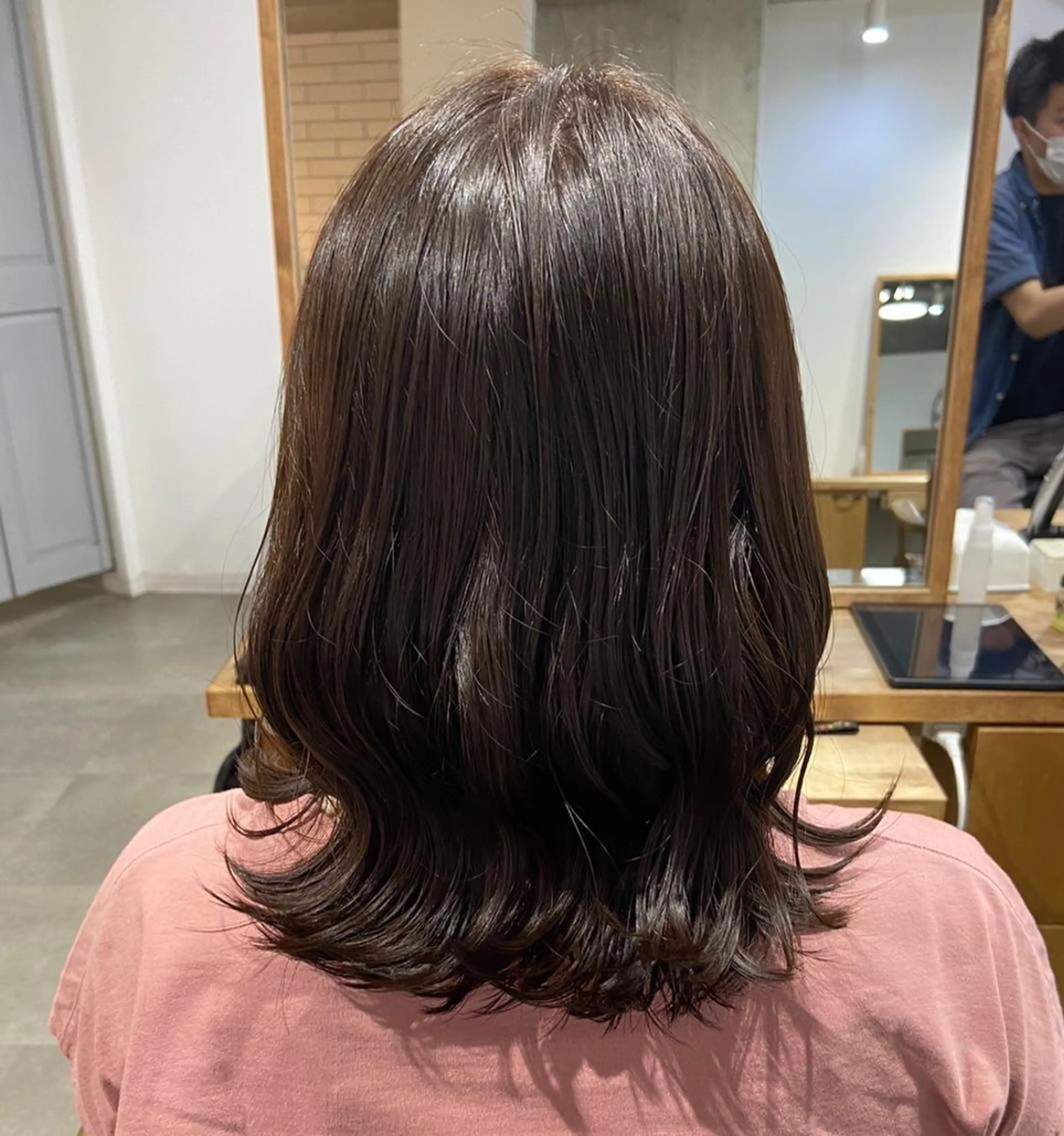 ミディアム カラー アッシュ オリーブアッシュ 安岡美咲✂︎ 艶カラー/髪質改善のヘアスタイル