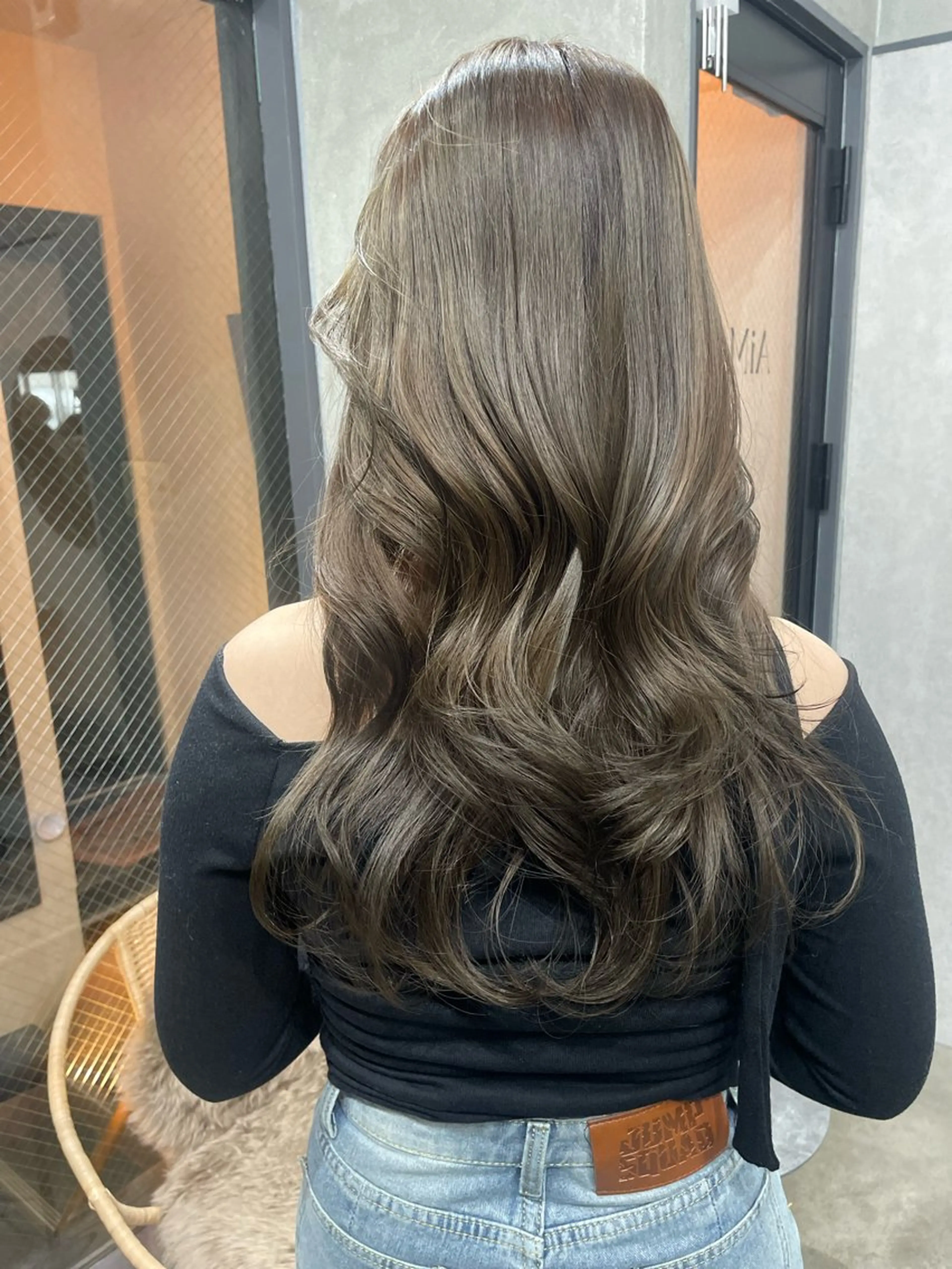 ロング カラー グレージュ オリーブグレージュ オリーブグレー レイヤーカット AIRI layer cut hairのヘアスタイル