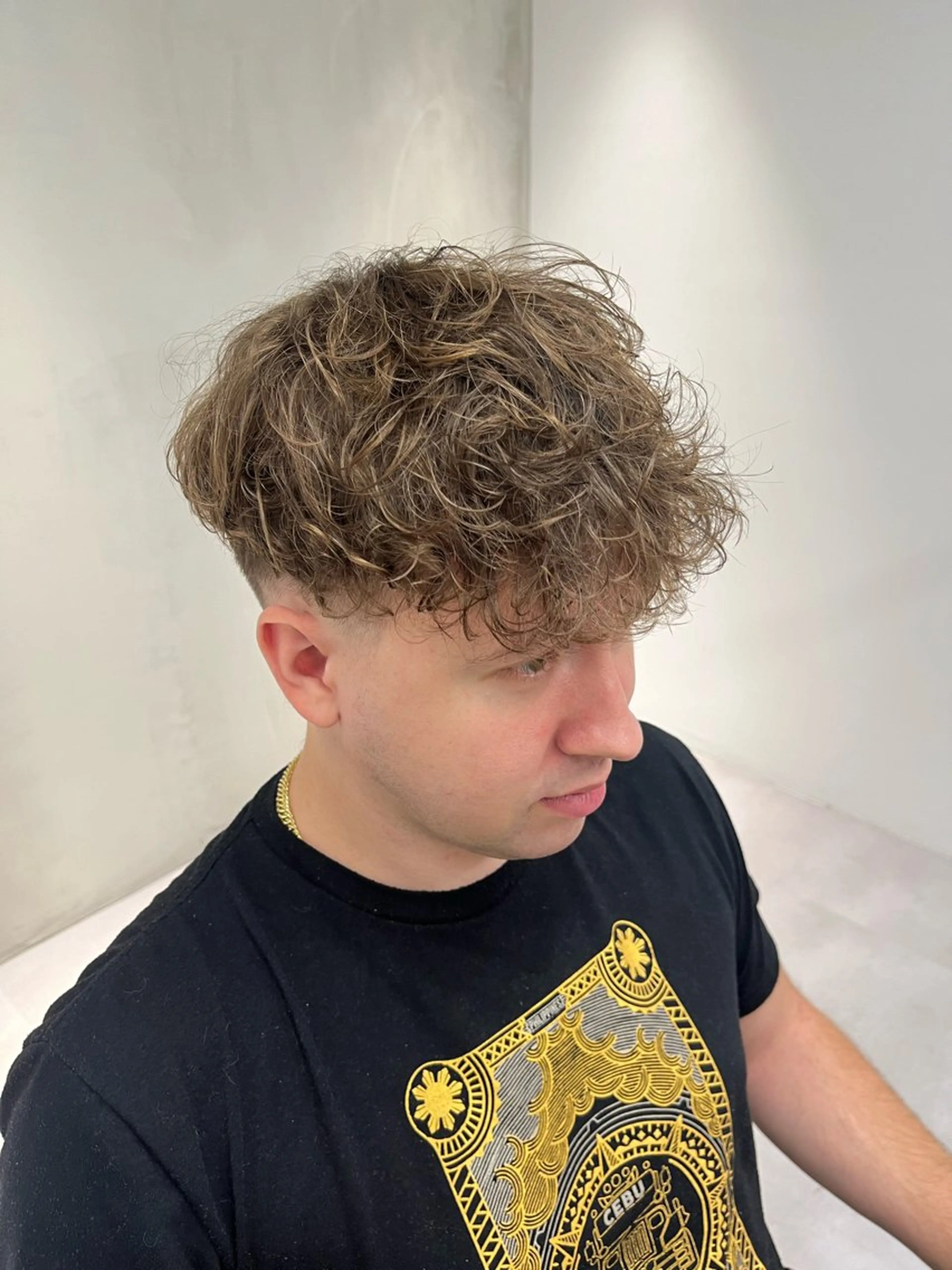 ショート パーマ ⚡メンズパーマフ ェードカットTomyのヘアスタイル