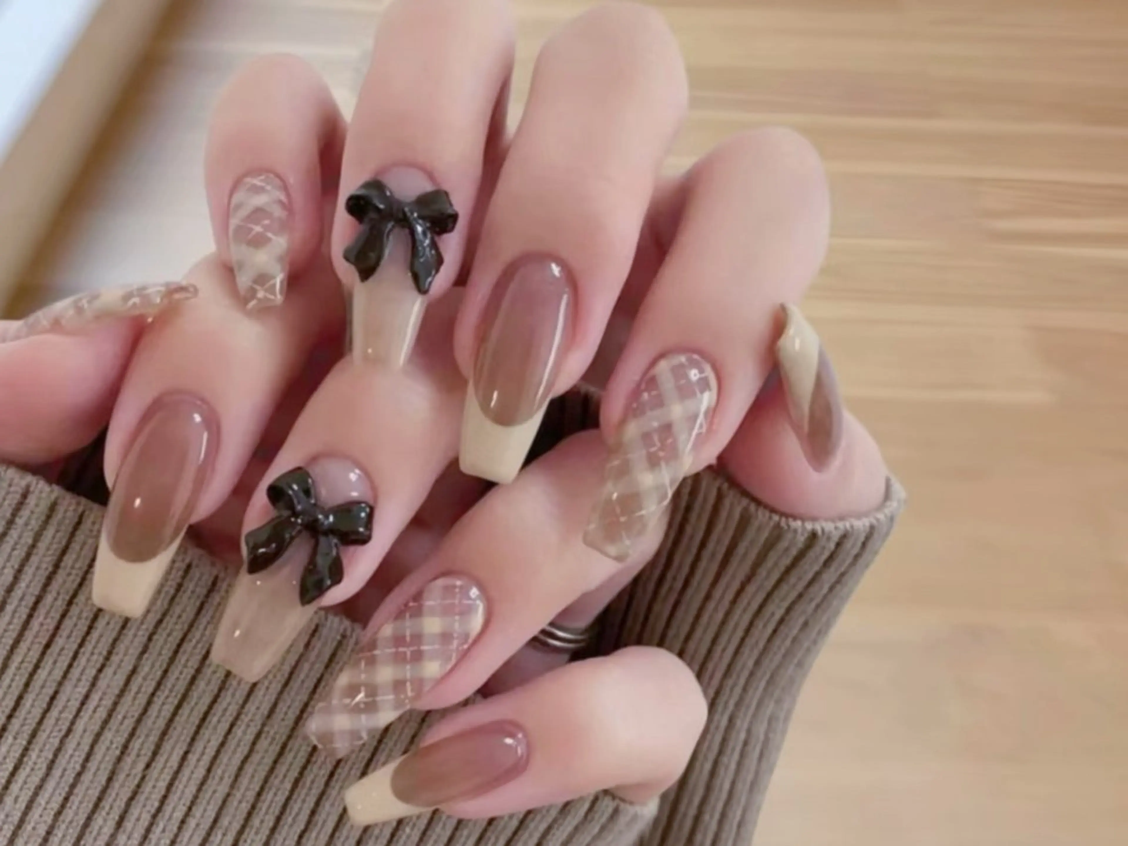 ネイル アートネイル べっ甲ネイル チークネイル 長さ出し フットネイル ハンドネイル ハンドケア ラッキーネイルサロン 西川口東口店のネイルデザイン