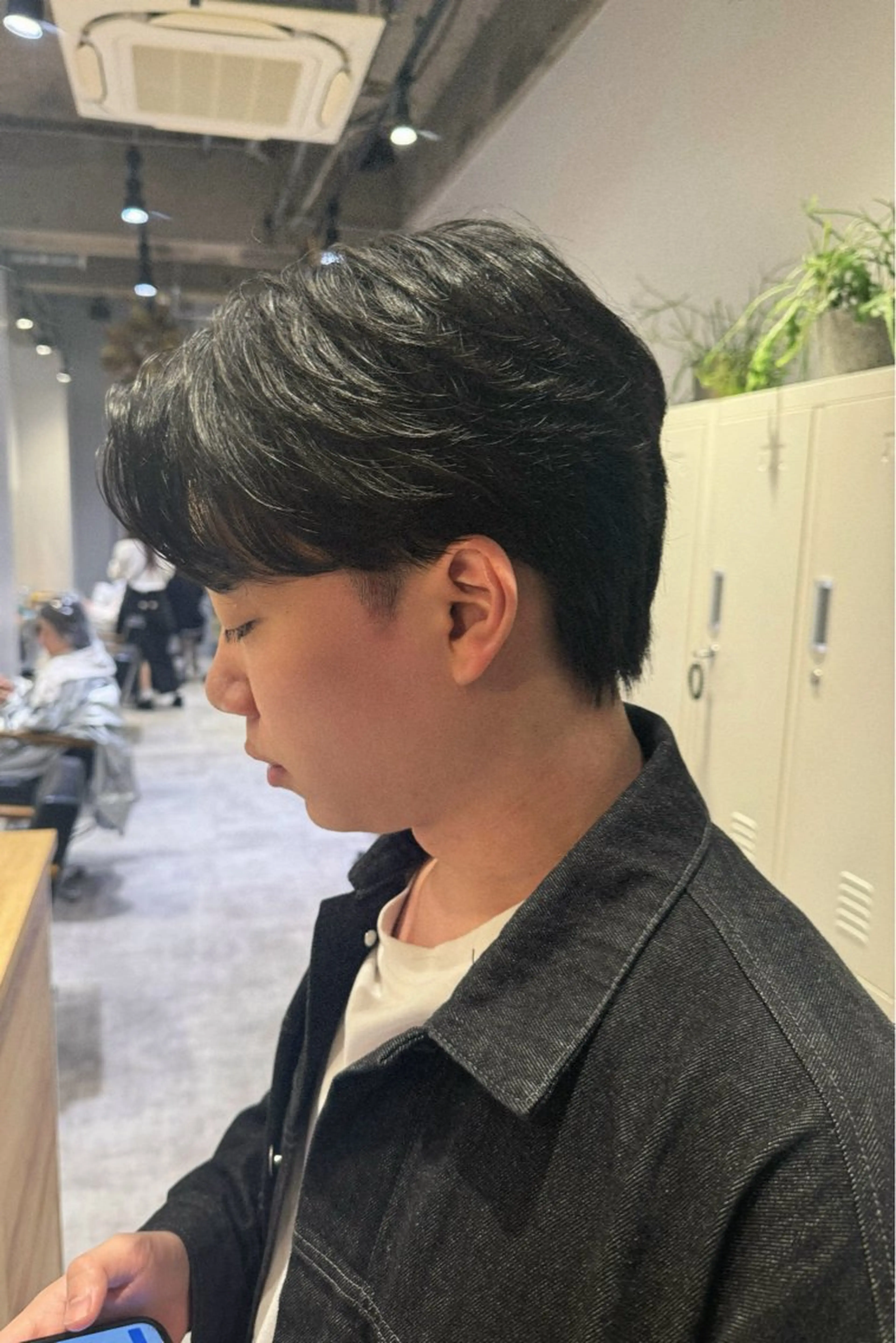 ショート メンズ センターパート ダウンパーマ フェザーパーマ メンズハイライト メンズ韓国風 藤崎百道メンズカット Zina/森井唯央のヘアスタイル