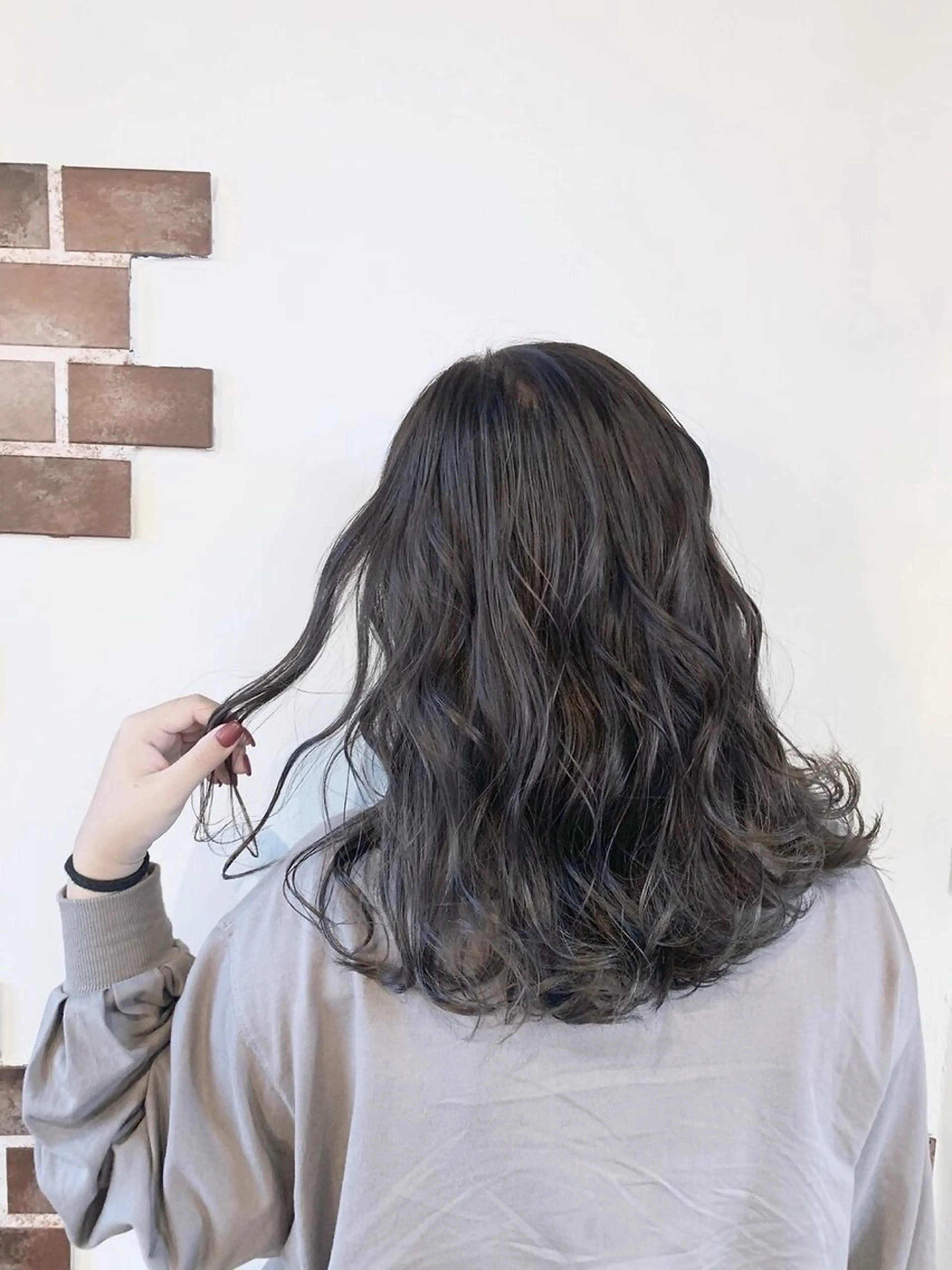 ミディアム カラー 作野 潮織のヘアスタイル