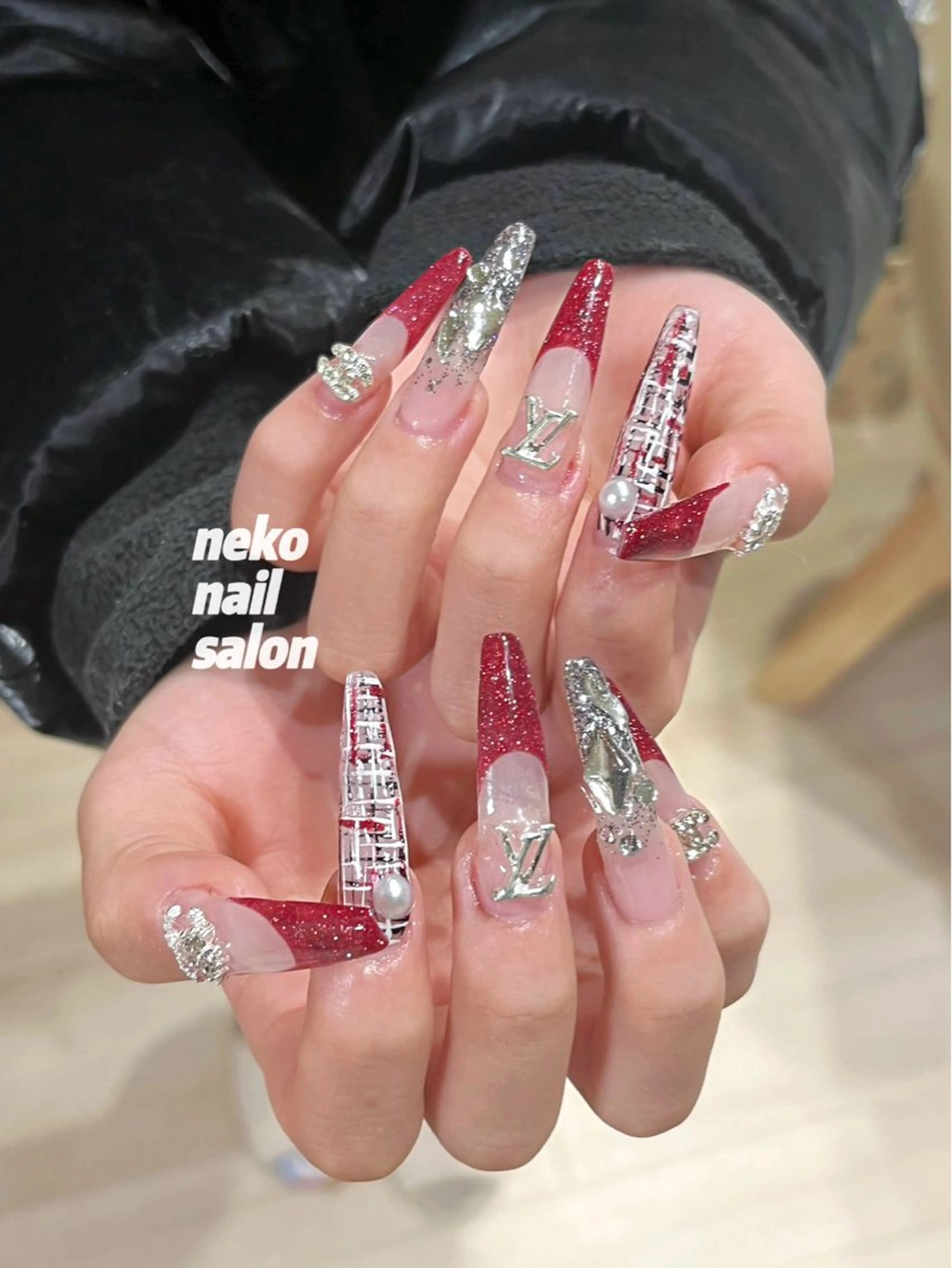 ネイル フレンチネイル ロングネイル 赤色 スーパーロングネイル 冬ネイル ハンドネイル neko nailのネイルデザイン