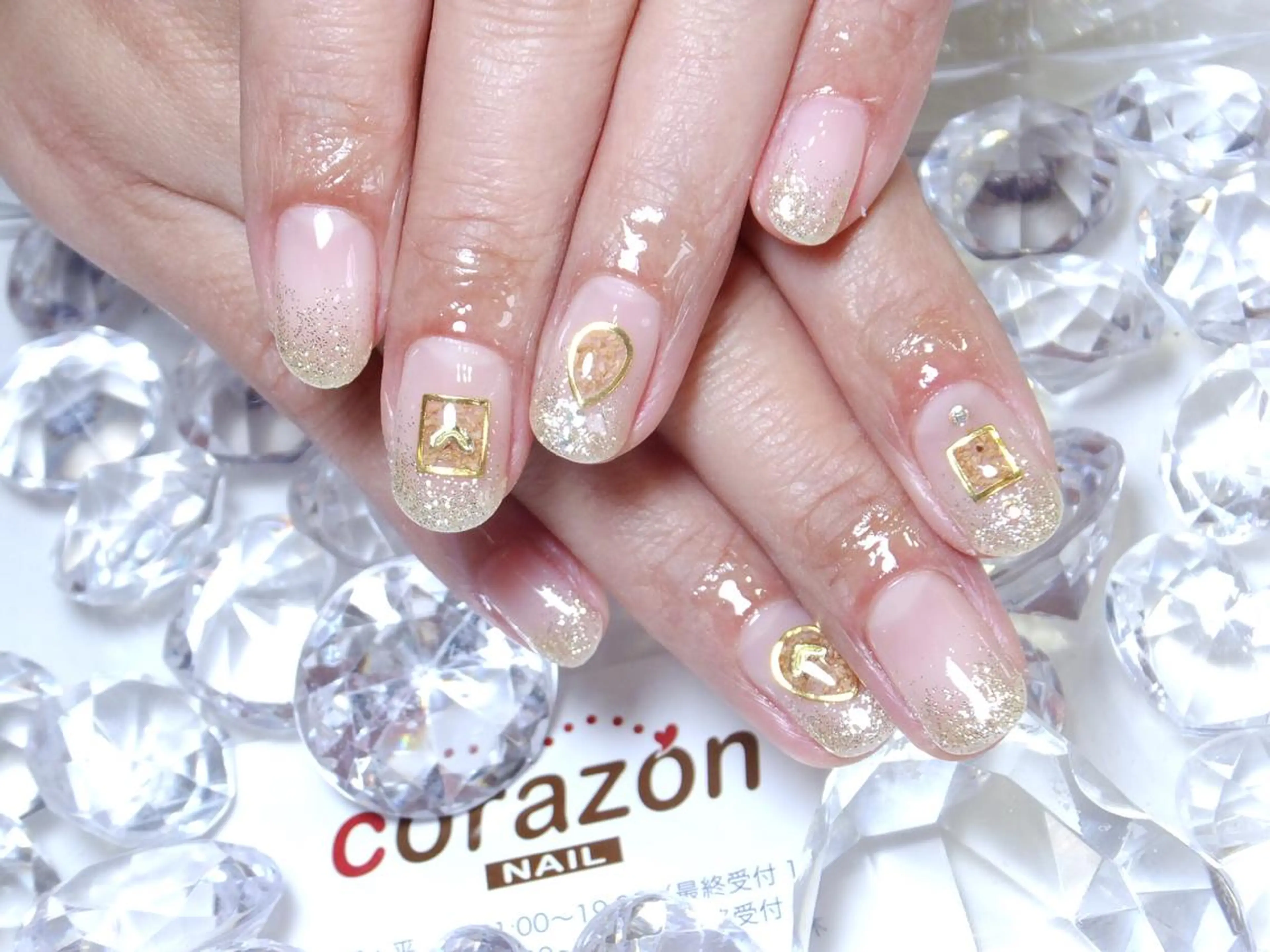 ネイル アートネイル オーロラネイル ゴールド ハート ラメ(グリッター) ネイリスト aicoのネイルデザイン