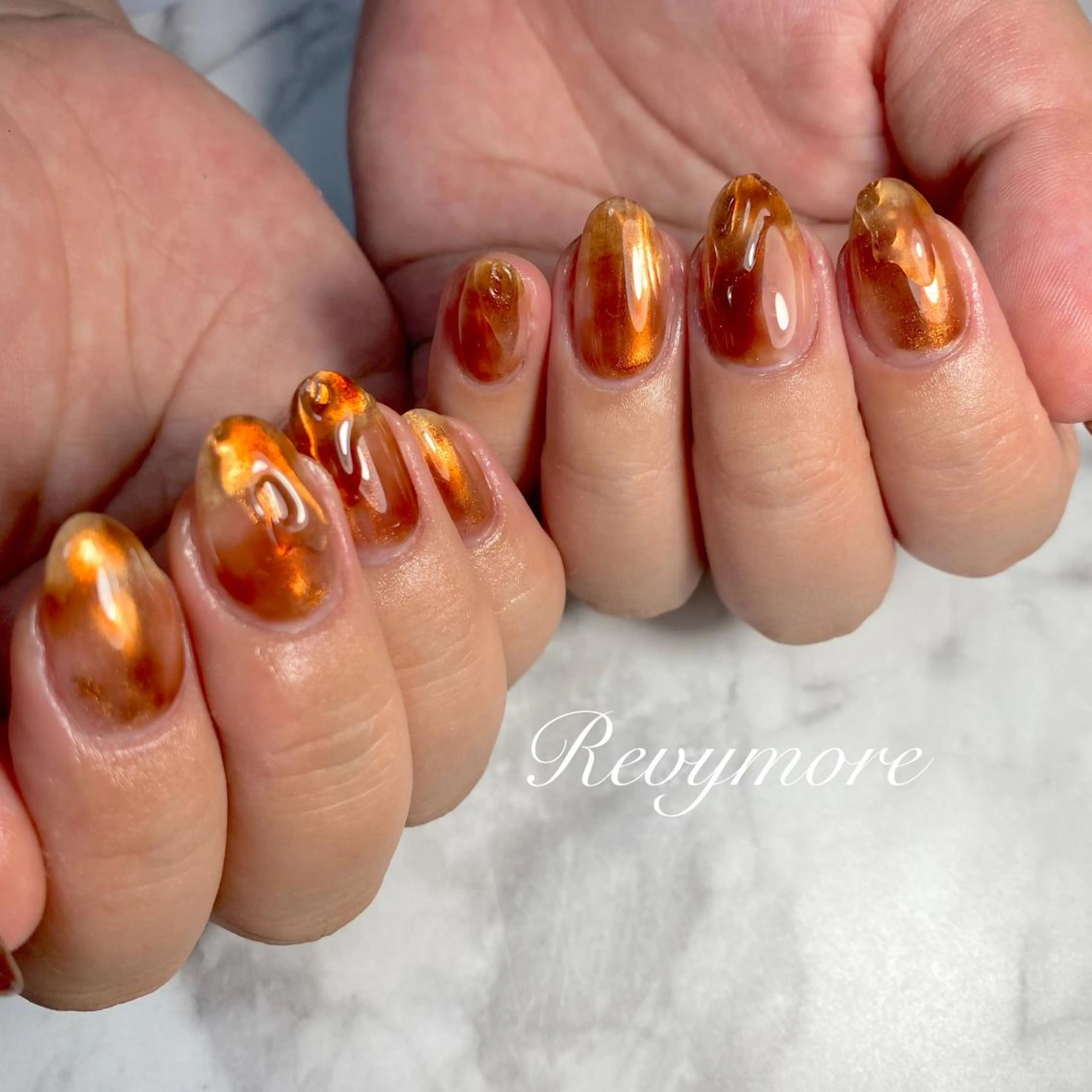 ミディアム ネイル 韓国風ヘア ジェルネイル キラキラネイル 韓国ネイル 持ち込み nail salon Revymoreのネイルデザイン