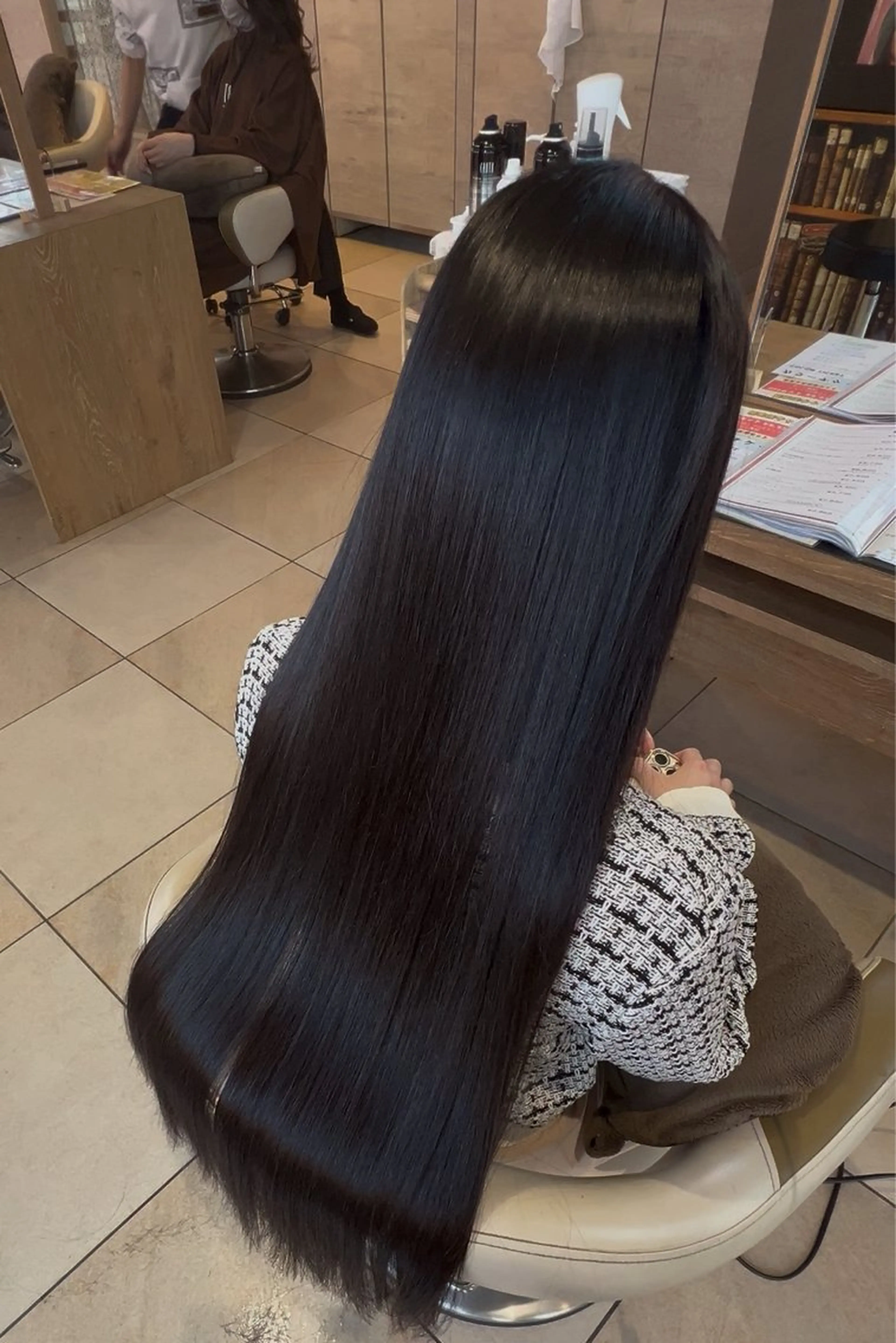 ロング 髪質改善【新宮】石川 周併ブリーチ毛OKのヘアスタイル