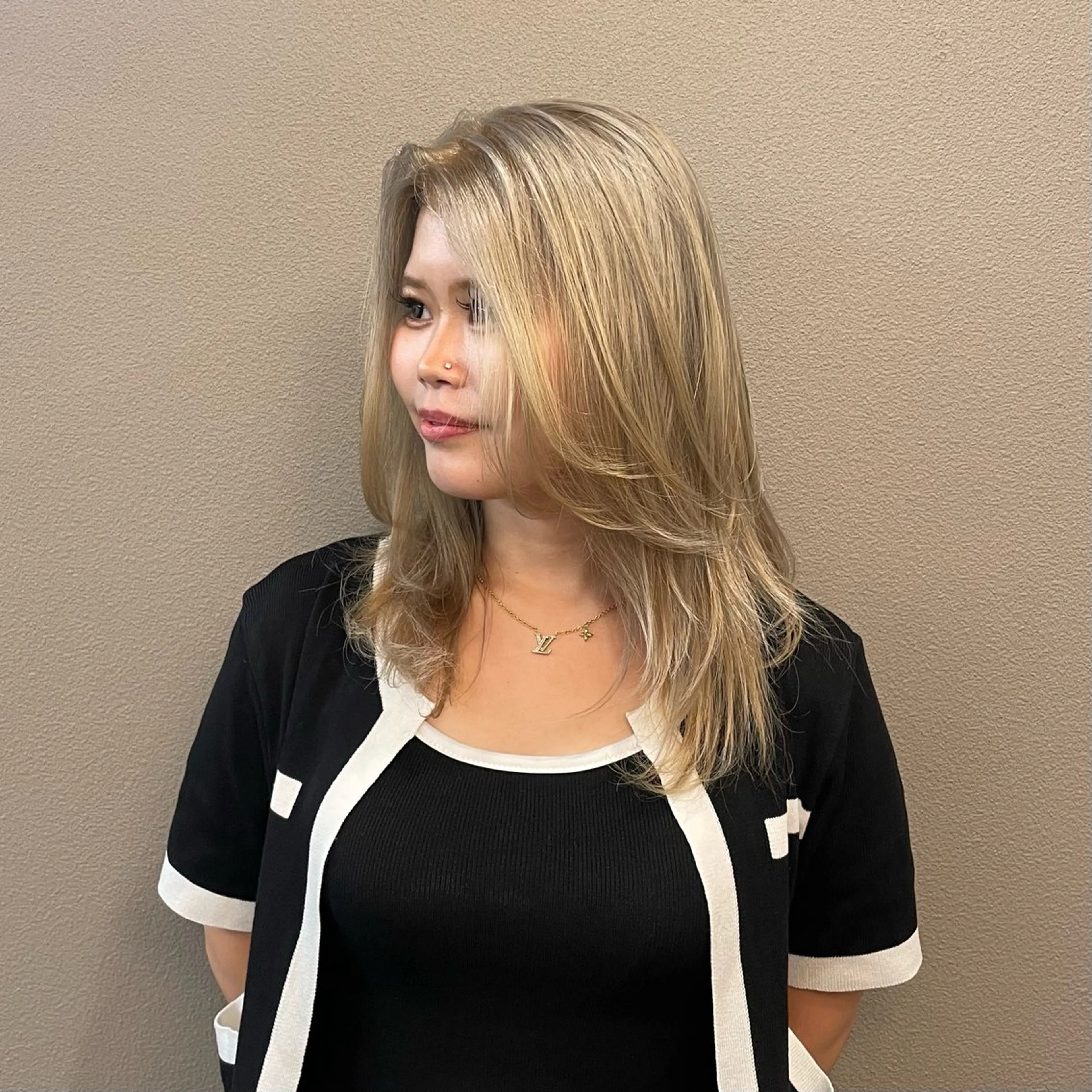 セミロング カラー ベージュカラー ブリーチ 透明感カラー ハイトーンカラー ハイトーンベージュ ヘアカラー ❄️透明感カラー / ハイトーン❄️WAOのヘアスタイル