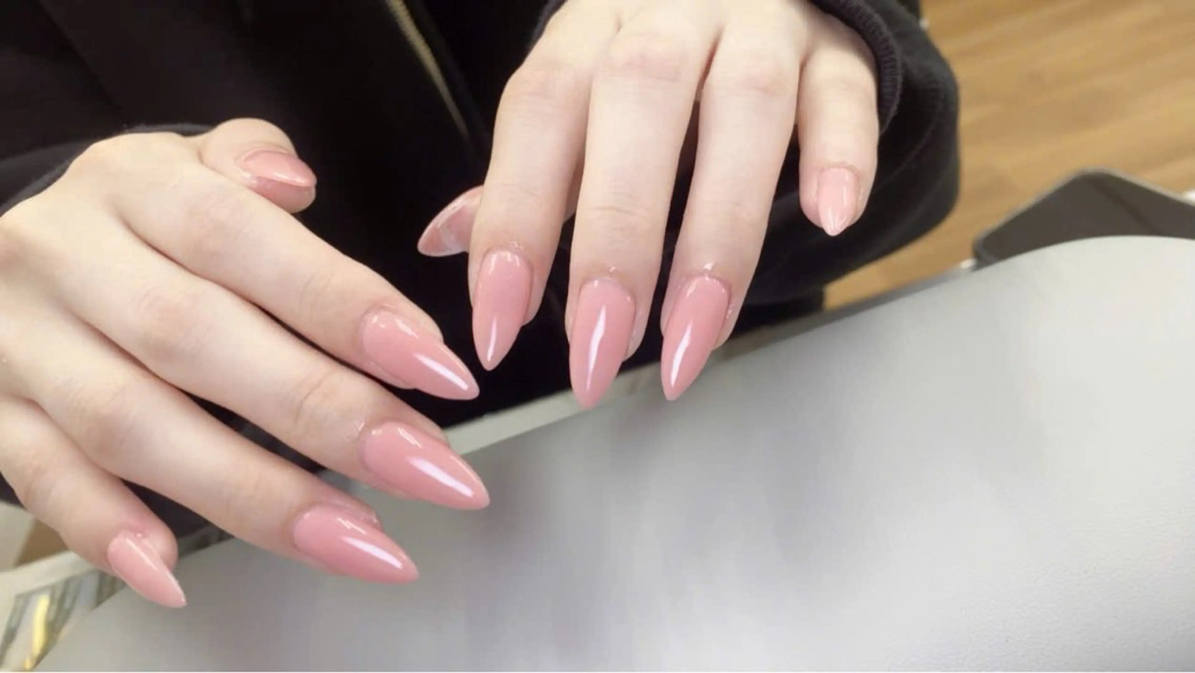 ネイル フレンチネイル グラデーション キラキラネイル 韓国ネイル マグネットネイル ハンドネイル ハンドケア Hara Nail 【パラジェル使用】のネイルデザイン