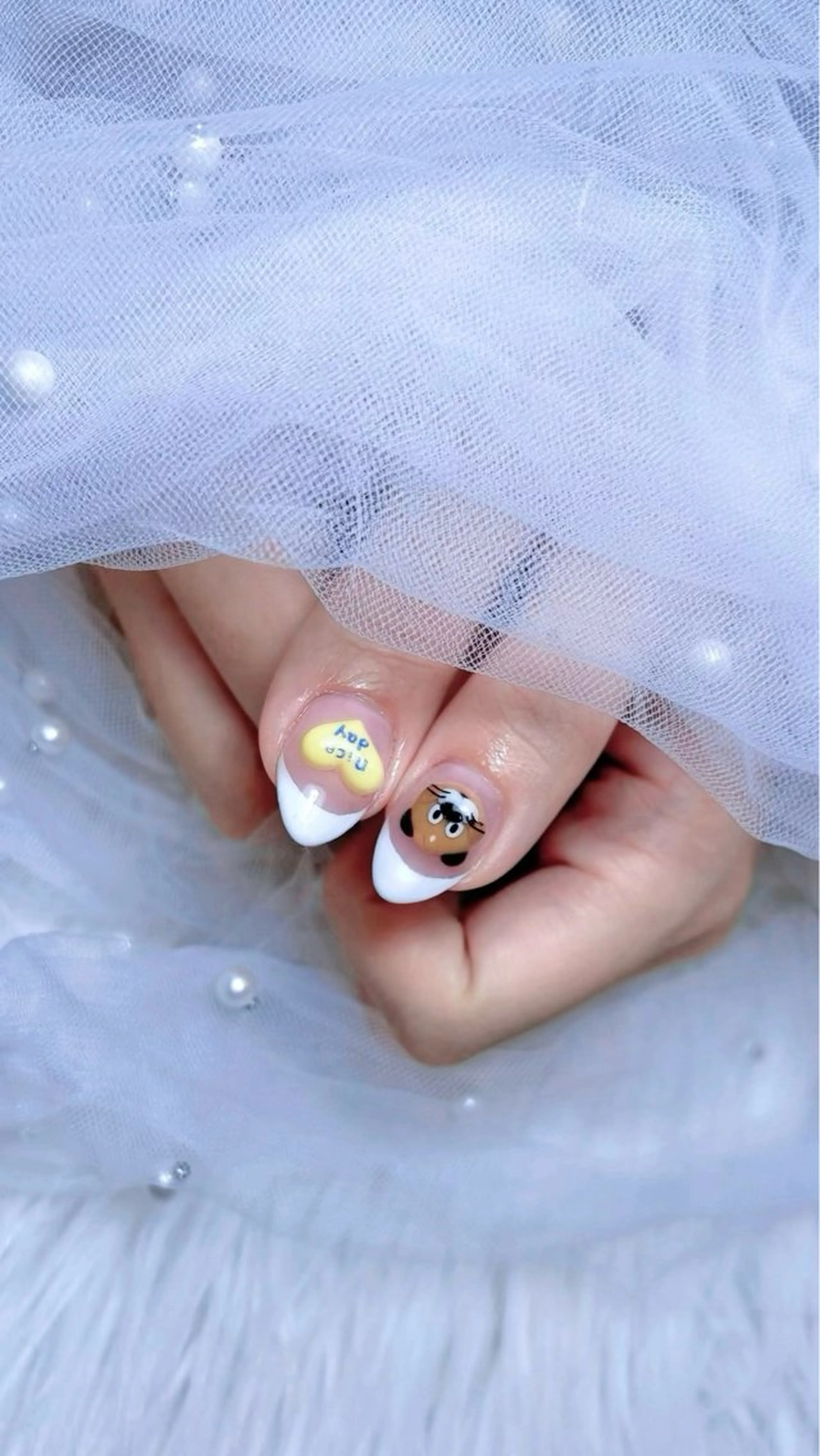 ネイル フレンチネイル 持ち込み ハンドネイル 𝑬𝑹𝑰𝑲𝑨 𓂃🎀𓈒𓏸のネイルデザイン