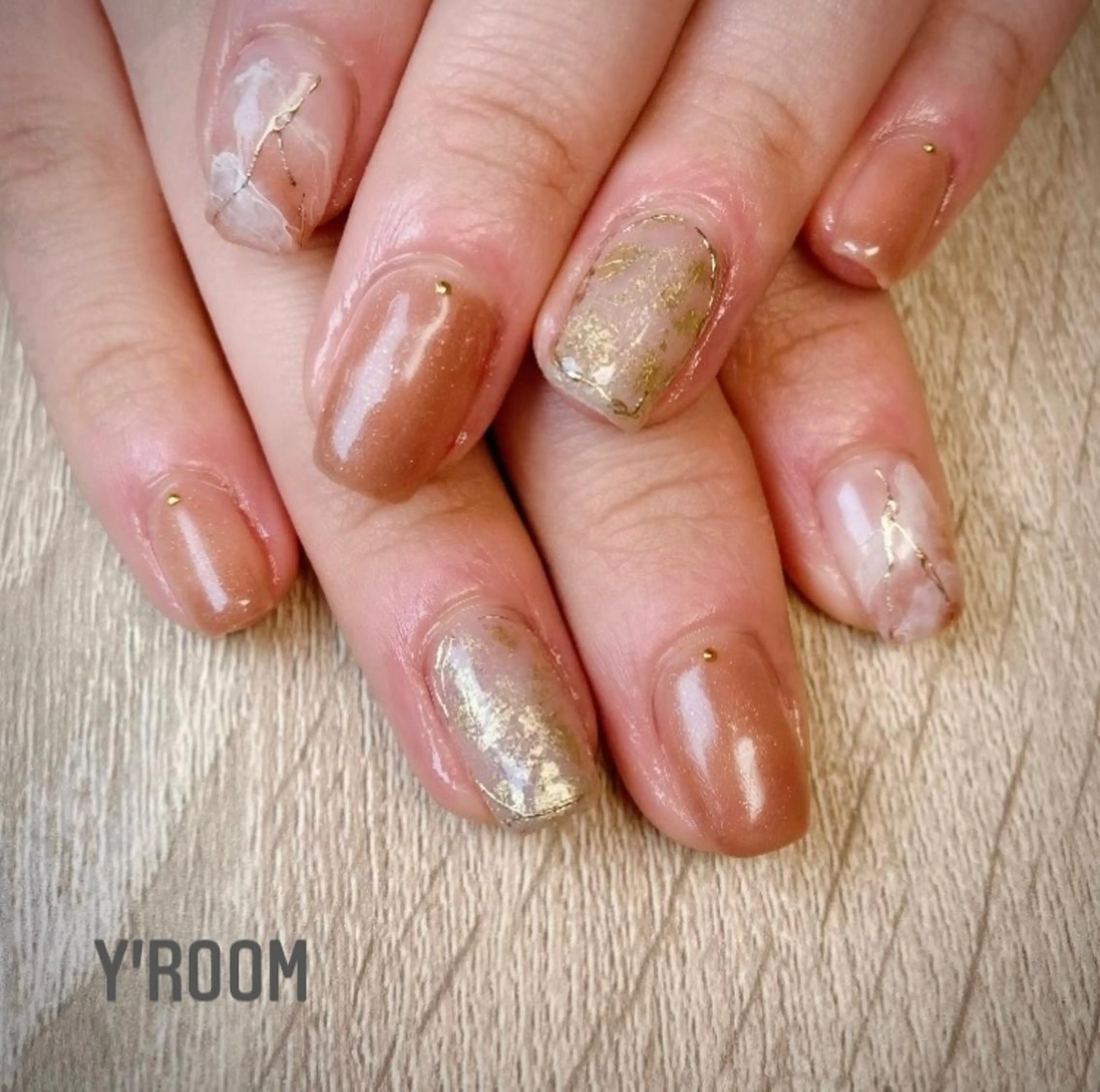 ネイル オーロラネイル 成人式 フラッシュネイル ジェルネイル 氷ネイル・うるうるネイル ハンドネイル YUKA （ネイリスト）のネイルデザイン