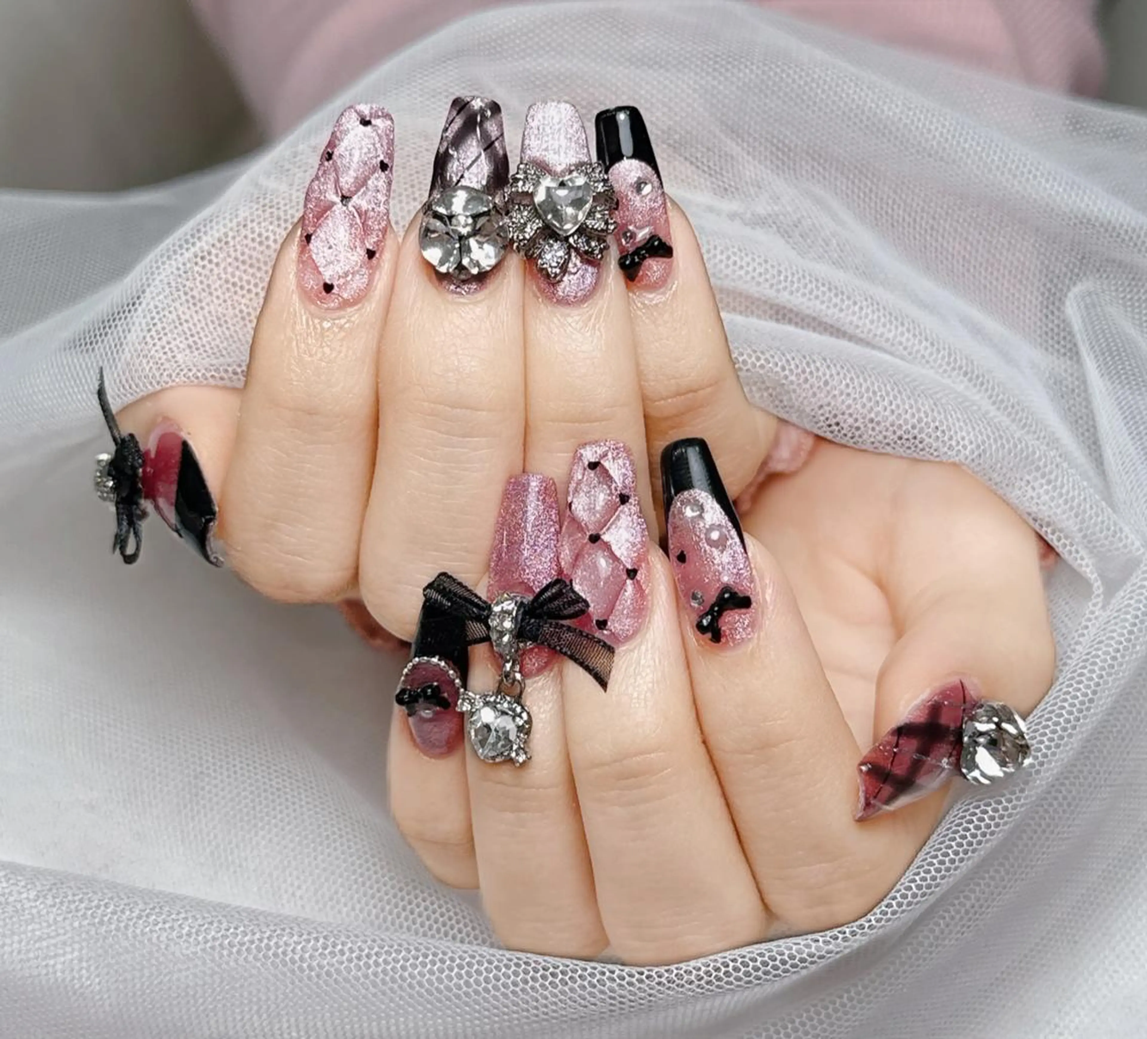 ロング カラー ベージュカラー グラデーションカラー ピンクカラー 韓国風ヘア ハンドネイル Bling Salonのネイルデザイン