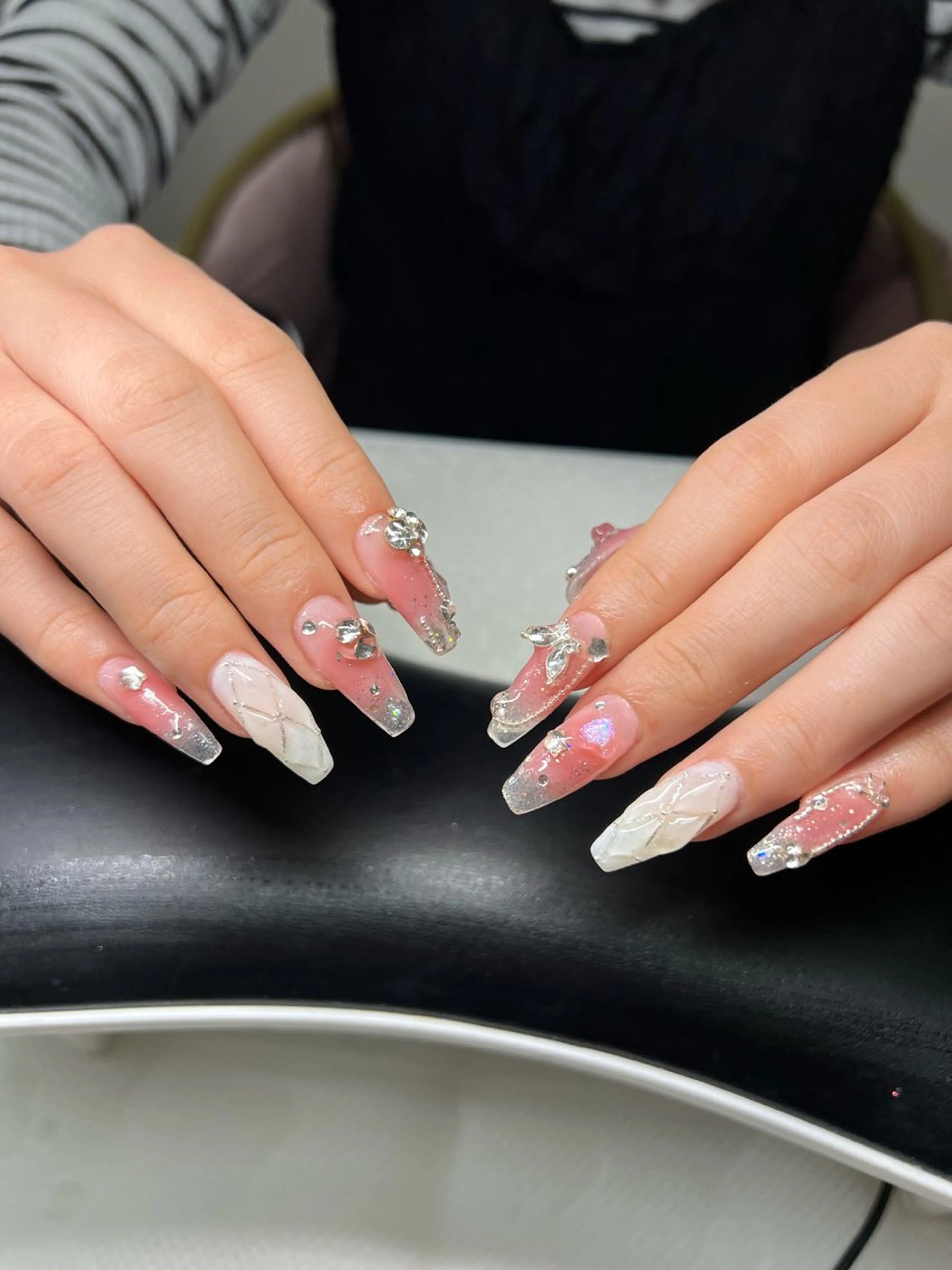 ネイル オーロラネイル チークネイル 長さ出し フットネイル フレンチネイル ハンドネイル Lee Nailsのネイルデザイン