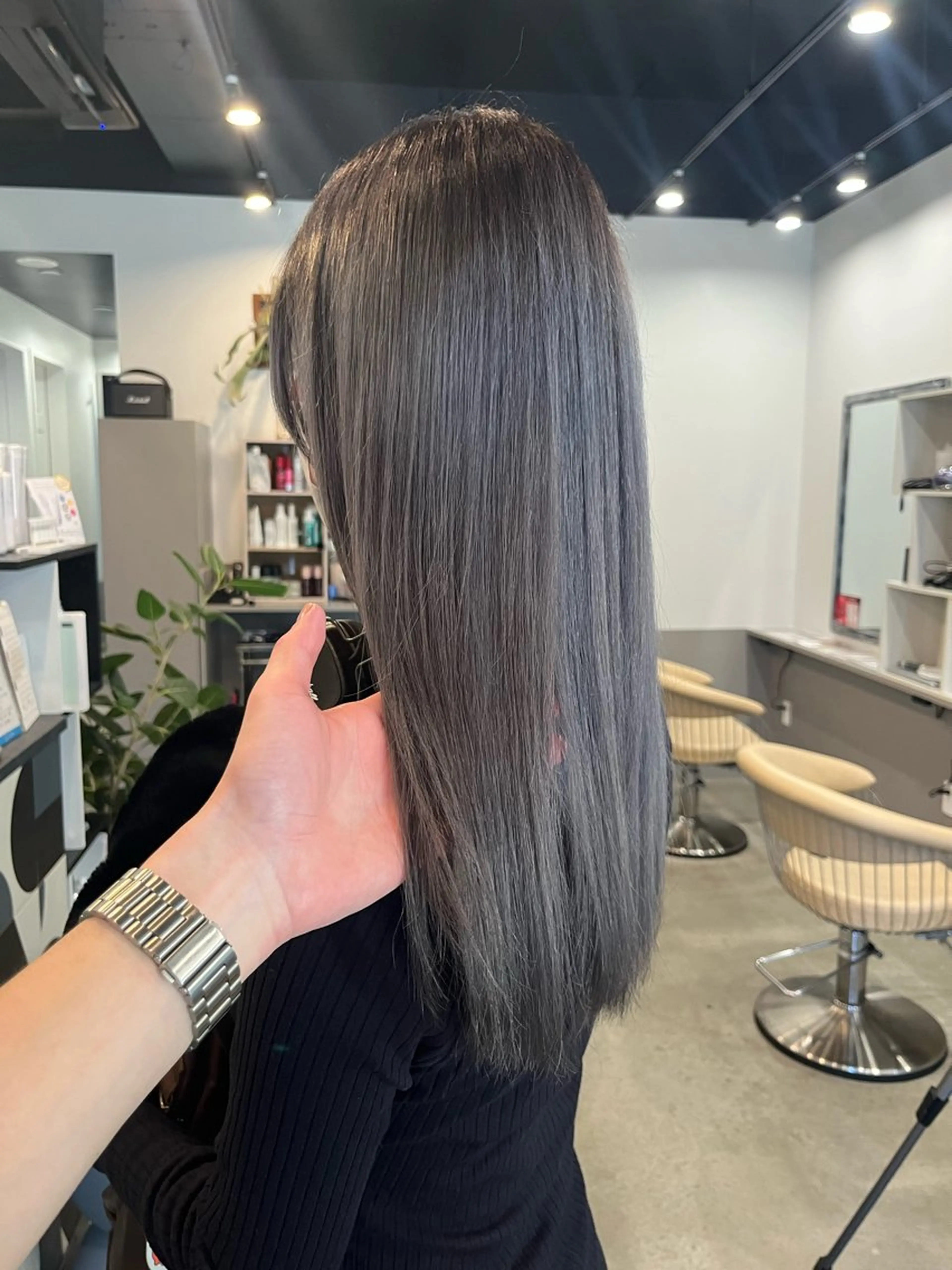 ロング カラー ブリーチ ブルーカラー デザインカラー シルバー ヘアカラー トリートメント dogstar小林諒 パーマ/レイヤーのヘアスタイル