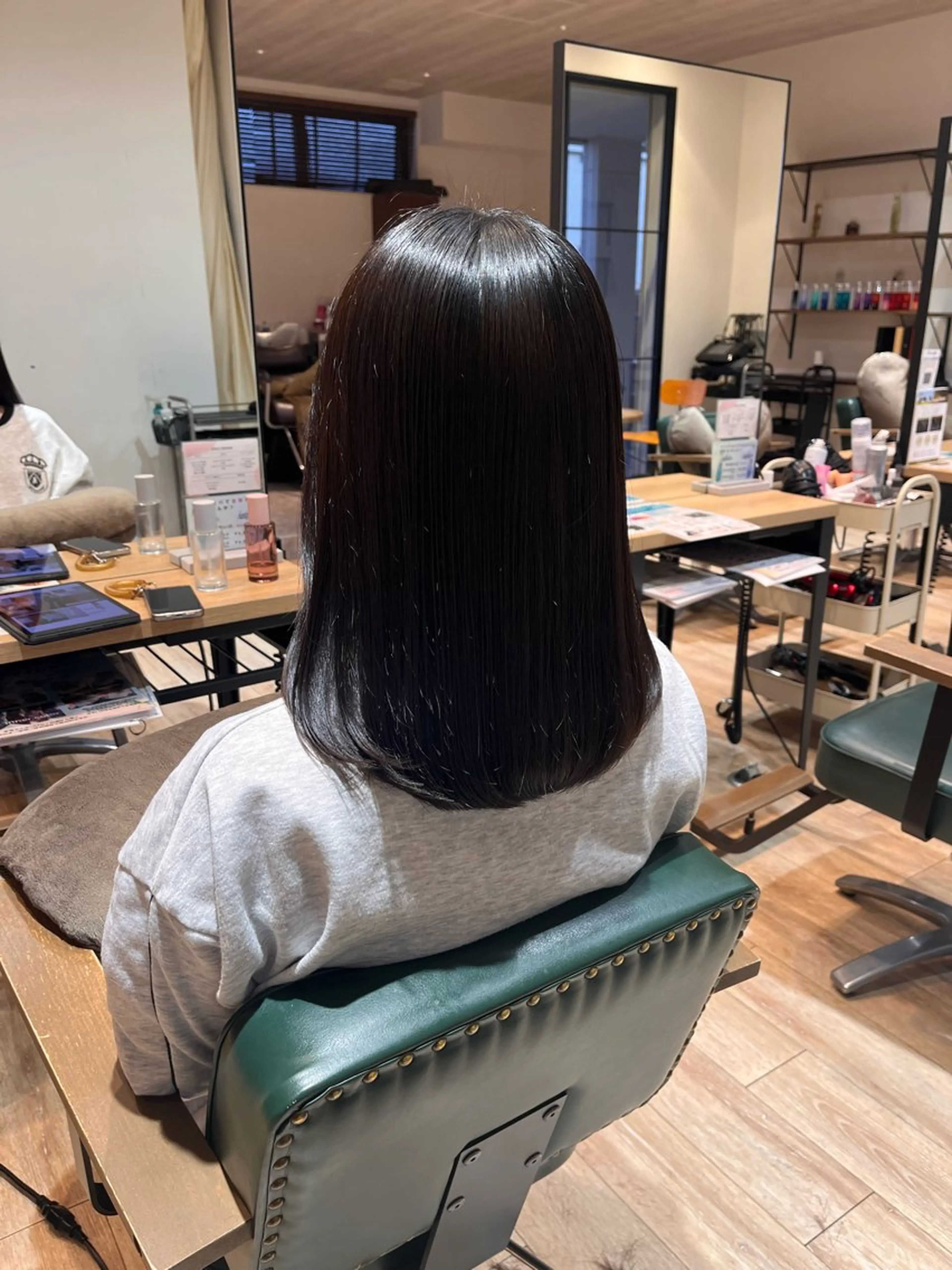 ミディアム カット 古澤 里菜のヘアスタイル