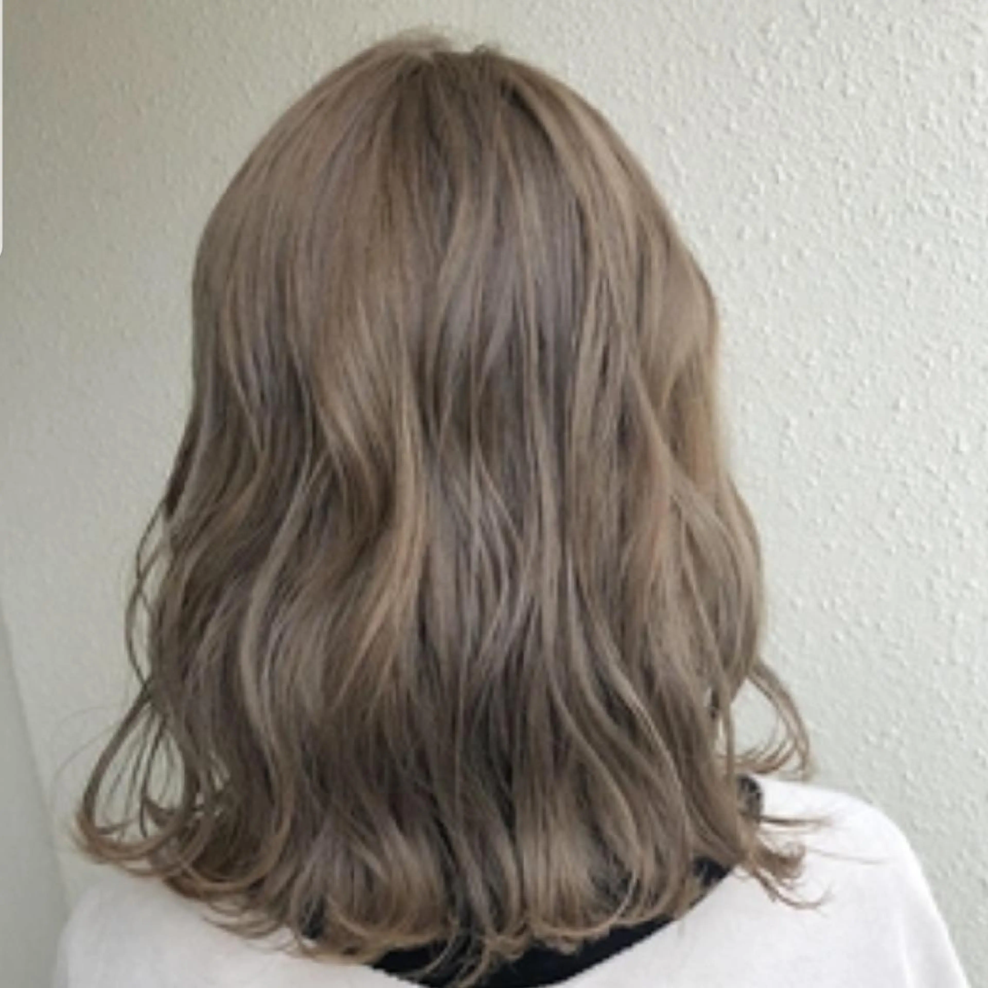 カラー ベージュカラー ミルクティーベージュ SALOWIN栄 高須大貴のヘアスタイル