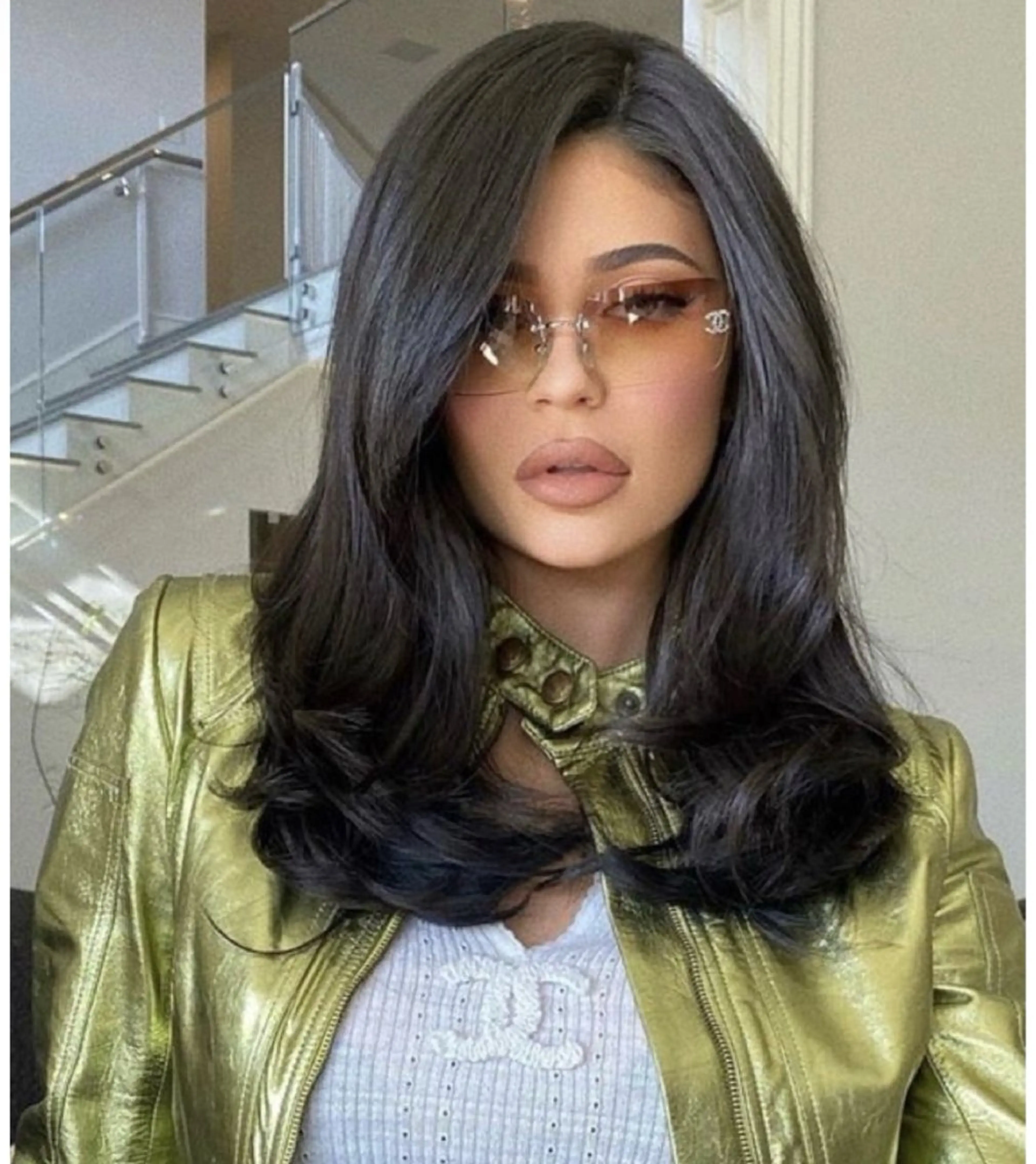 ミディアム karin🪩海外風 バタフライカットのヘアスタイル