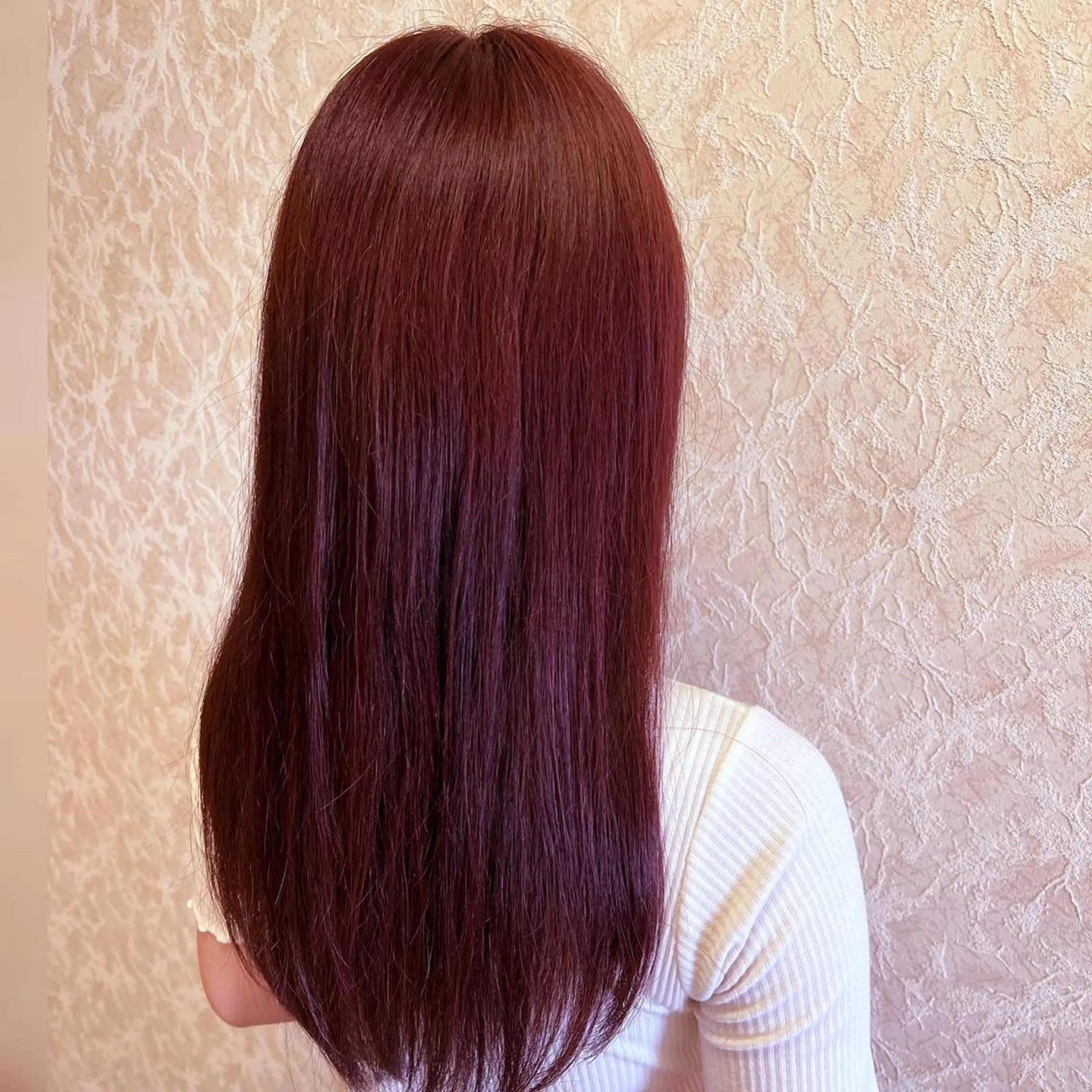 ミディアム カラー ブリーチ 透明感カラー ラベンダーカラー ピンクカラー レッドカラー カット ヘアカラー トリートメント ブリーチ/髪質改善/ レイヤー/YUTO‎のヘアスタイル