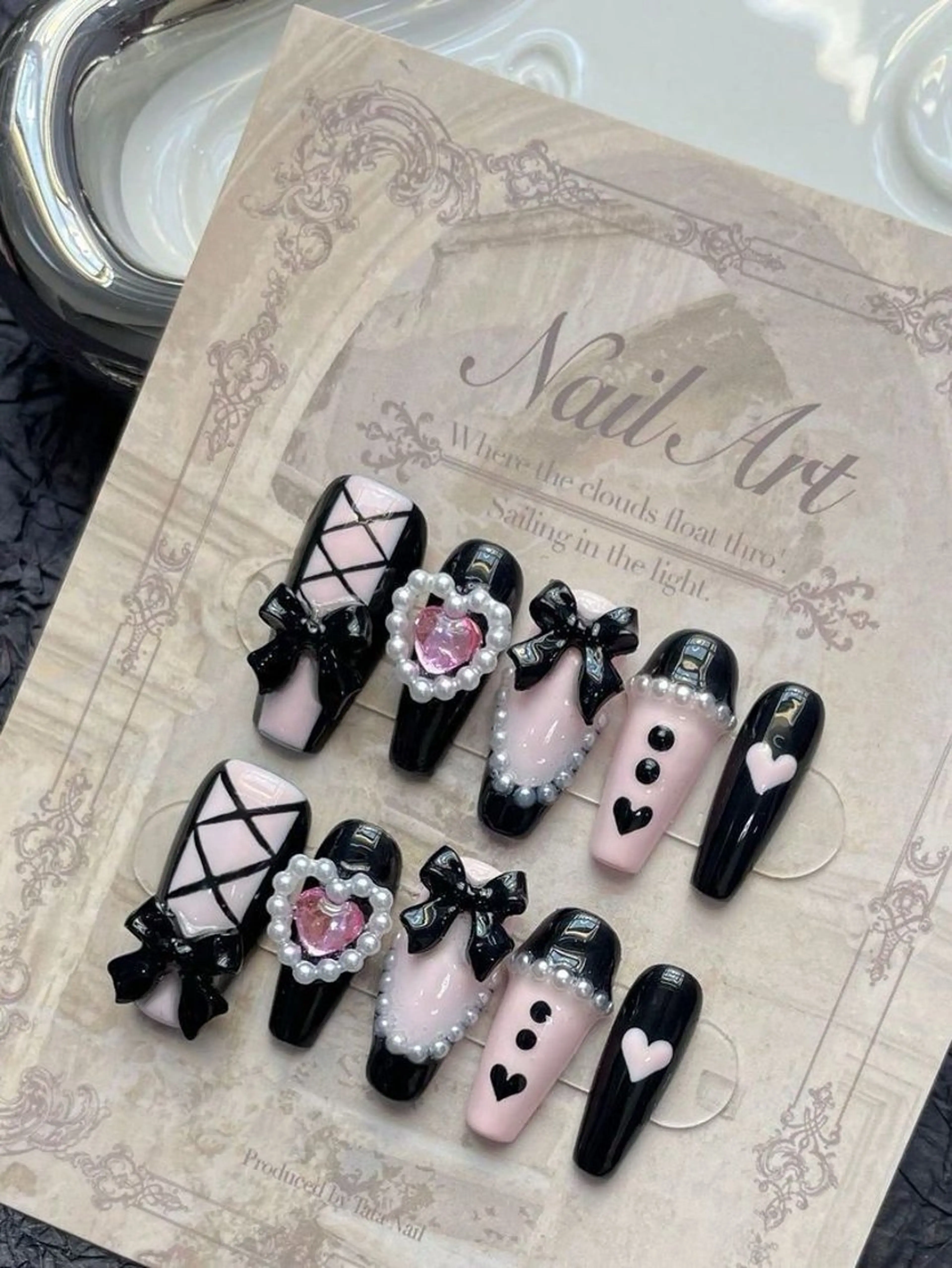 ネイル マグネットネイル ピンク ネイルチップ 冬ネイル クリスマス ハンドネイル Lee Nailsのネイルデザイン