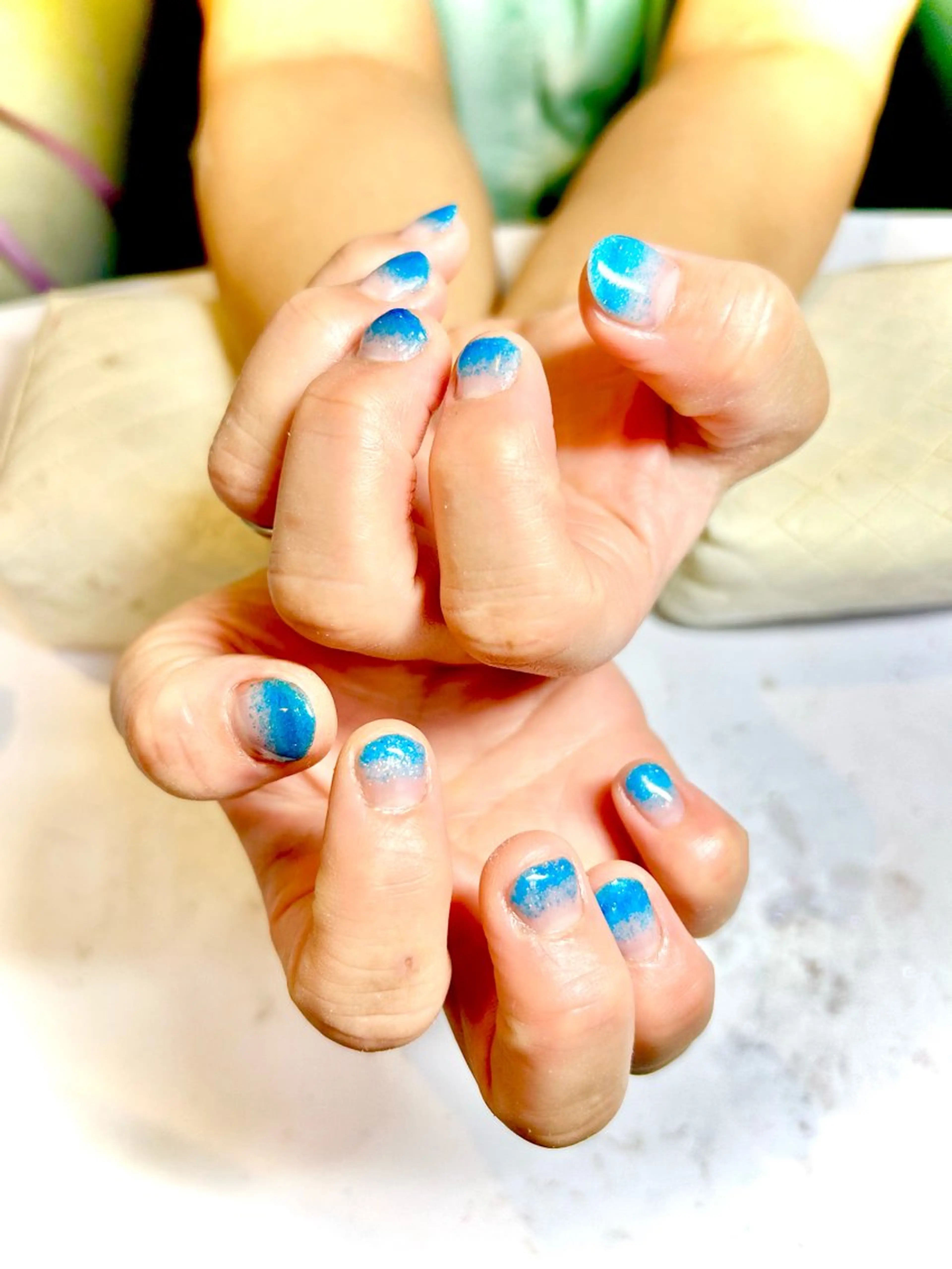 ネイル ブルー グラデーション ラメ(グリッター) Ito Aiのネイルデザイン