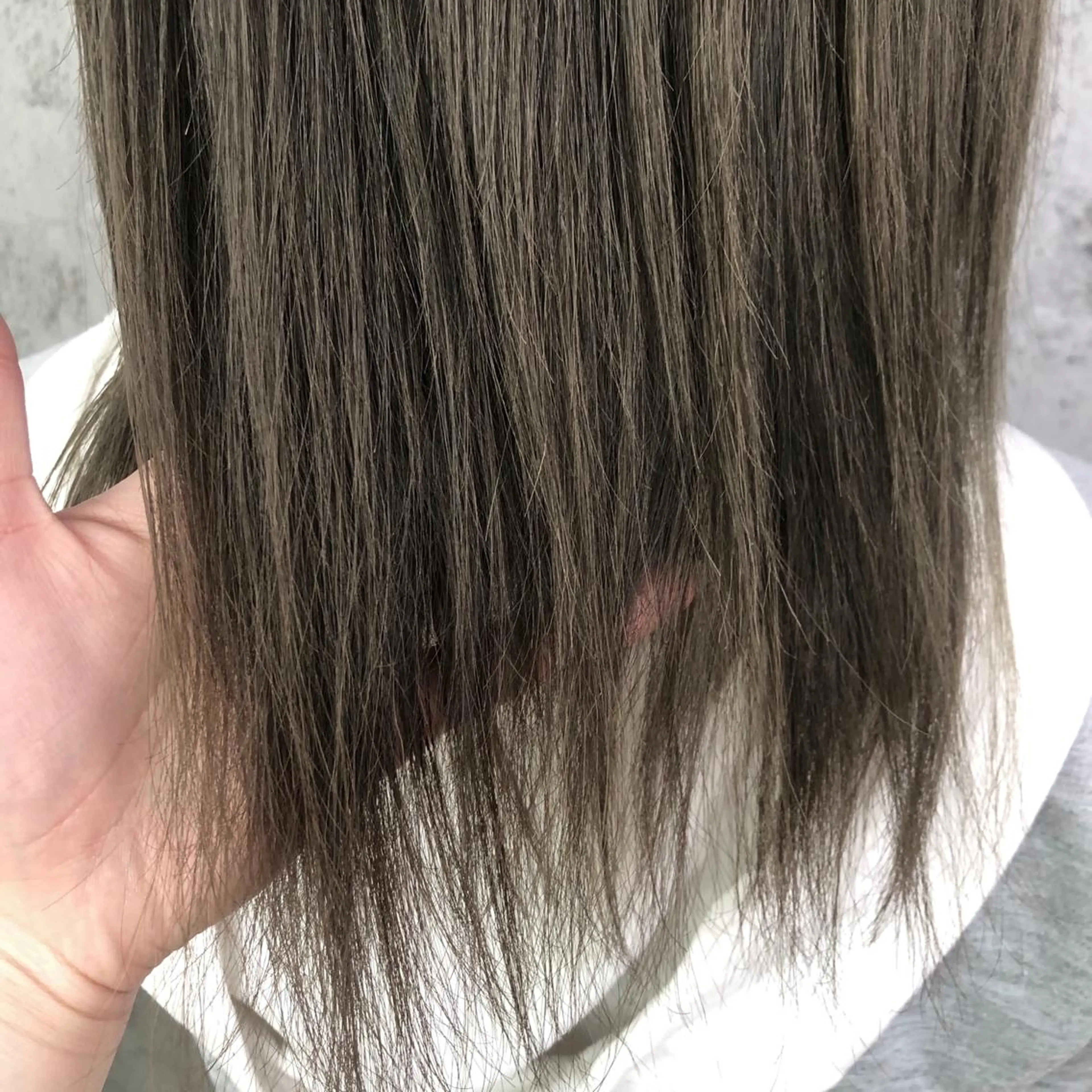 ミディアム カラー ブリーチ ダブルカラー イルミナカラー 小顔レイヤー/ ベージュ🤍Rieのヘアスタイル