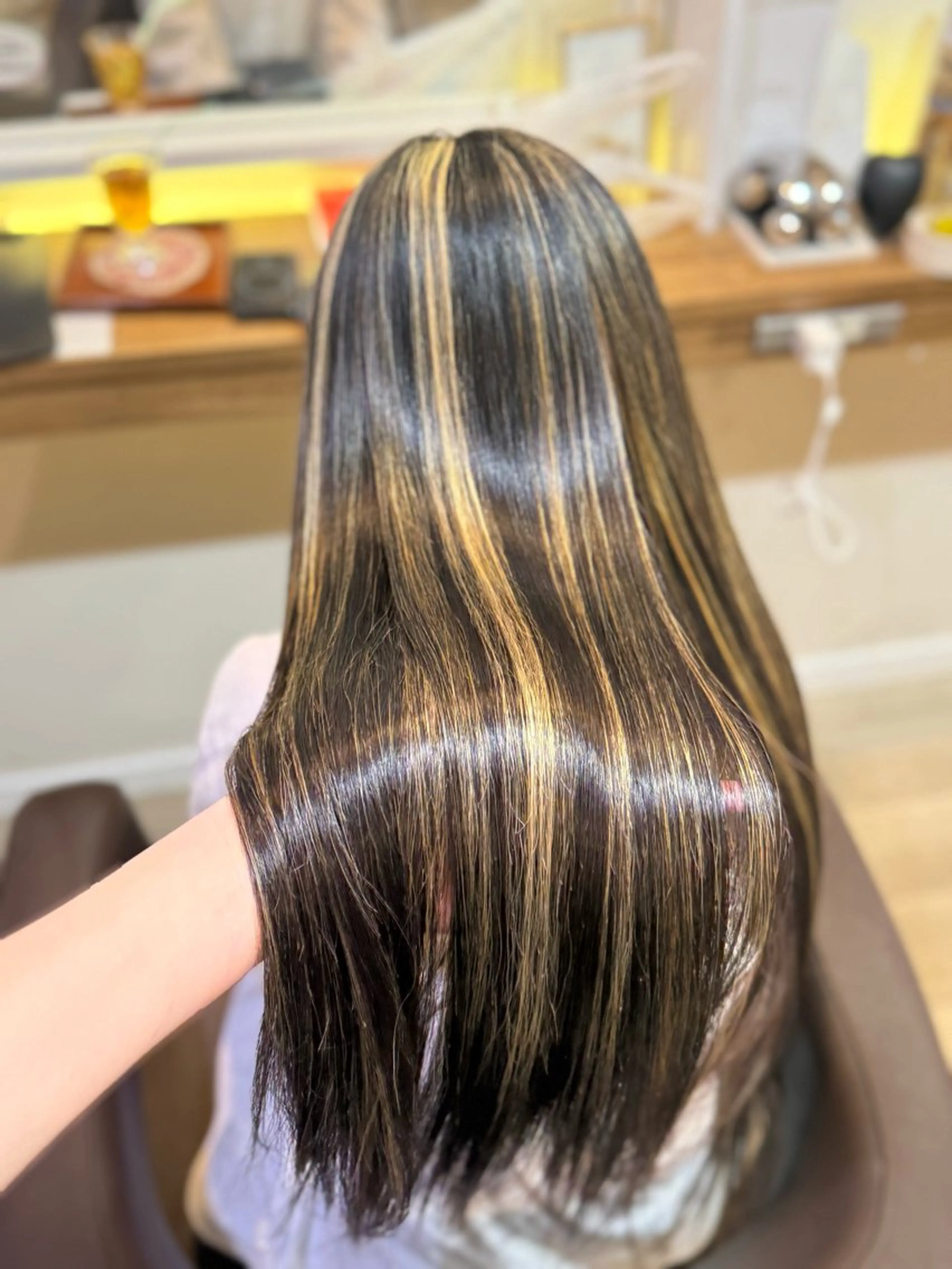 ロング ハイライト and Artのヘアスタイル