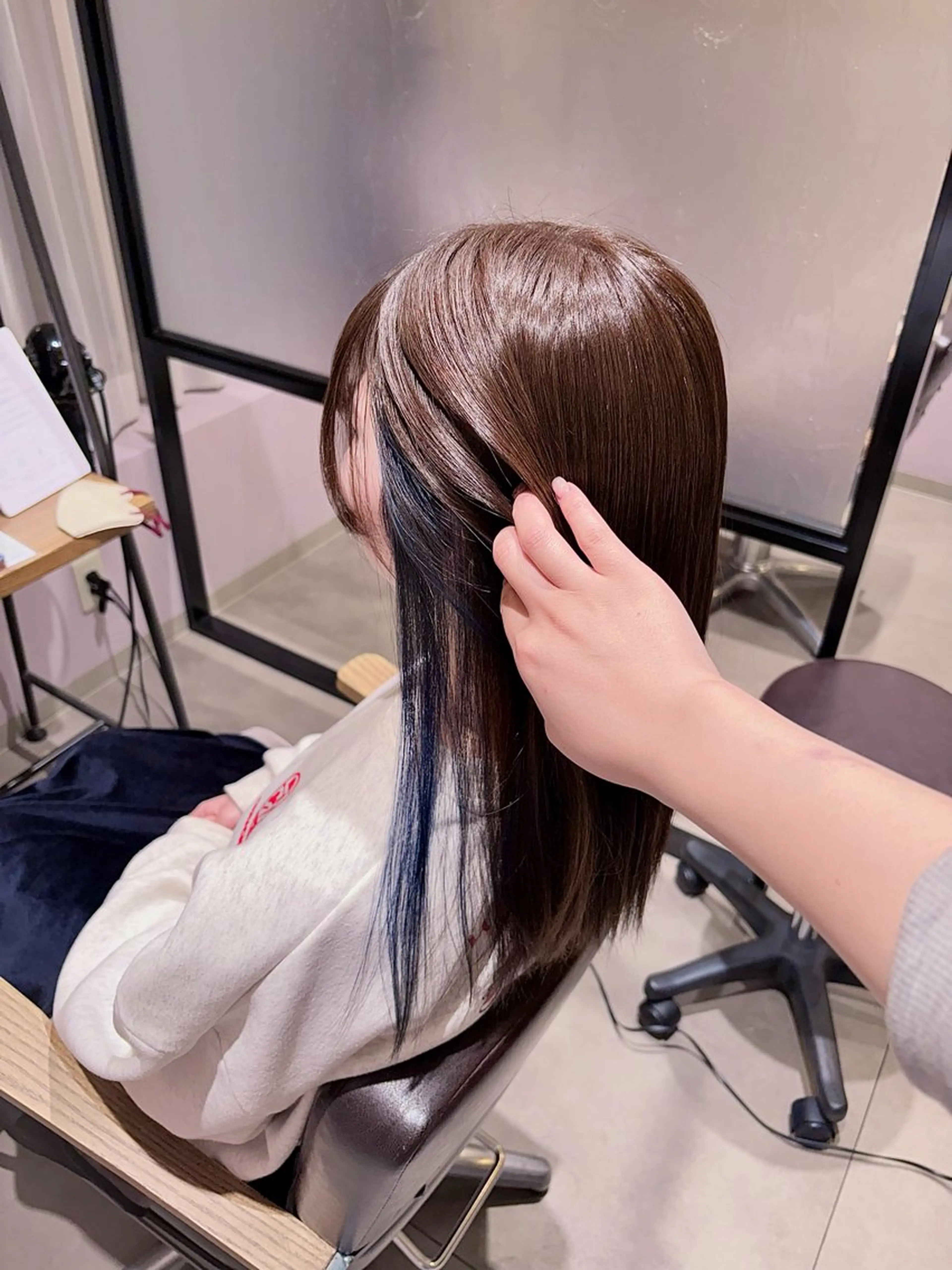 ロング カラー 作野 潮織のヘアスタイル