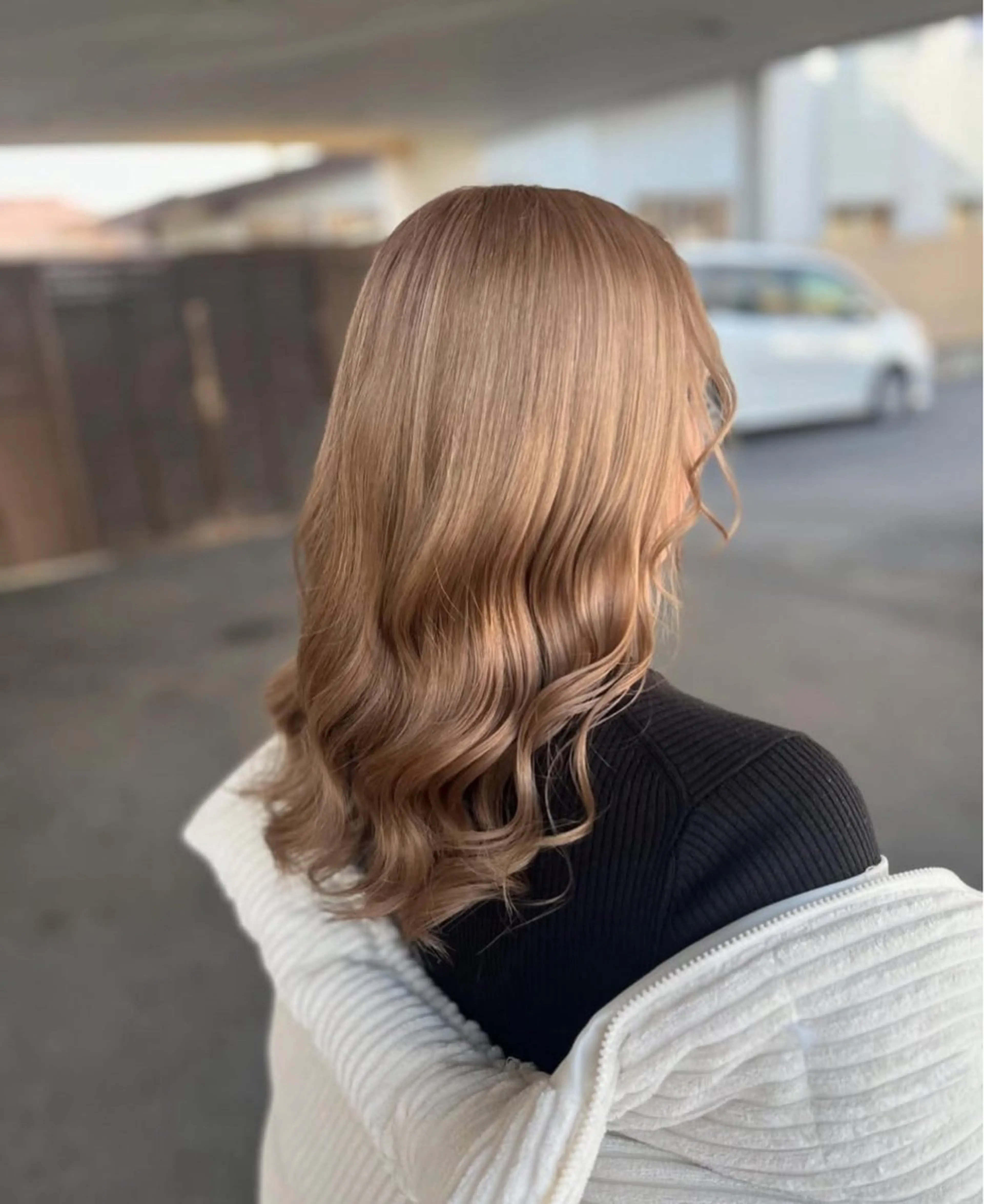 ロング カラー ブリーチ 小泉 ゆあのヘアスタイル