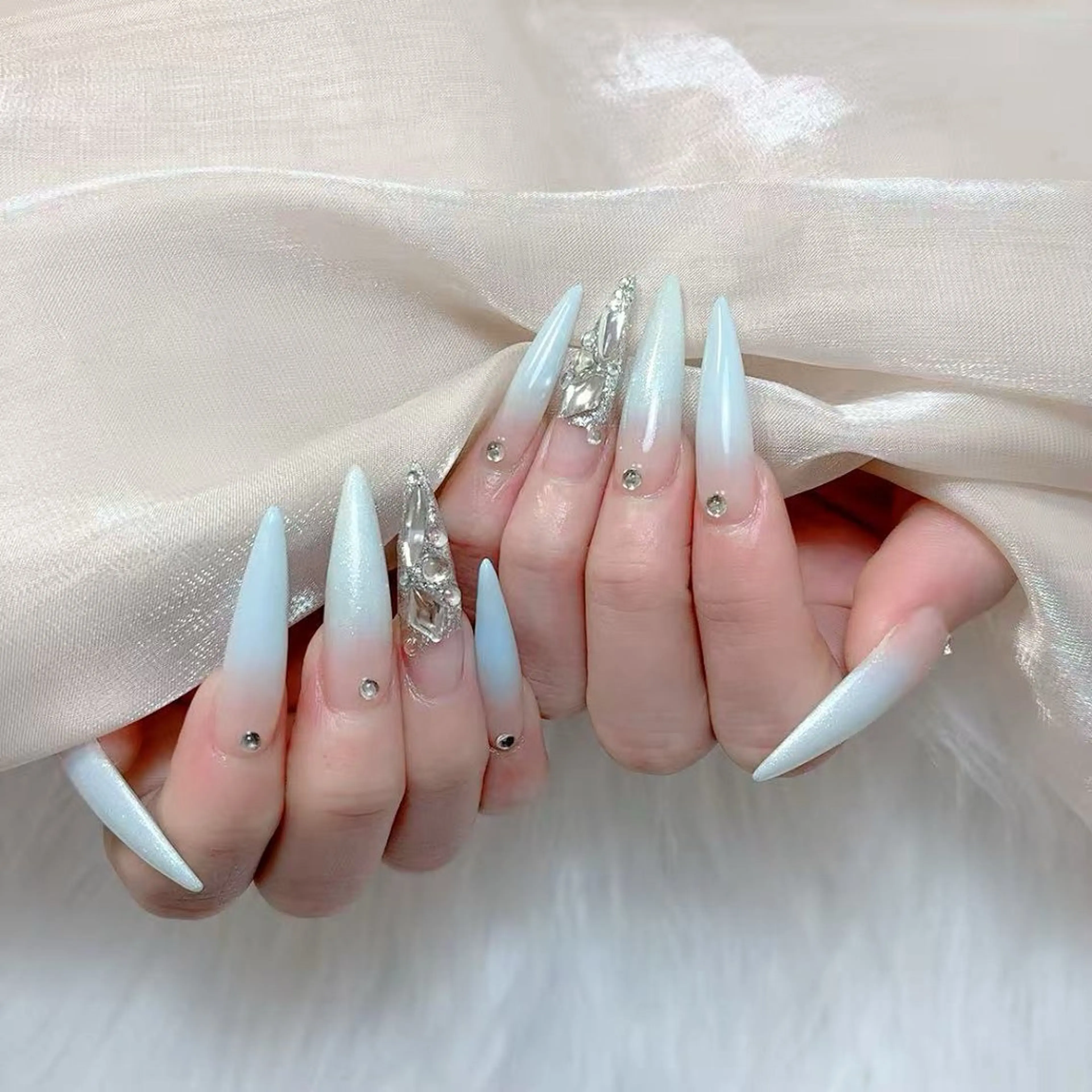 ネイル アニマル柄 チークネイル 成人式 フラッシュネイル フットネイル ハンドネイル B·U Nail大宮 長さだし専門店のネイルデザイン