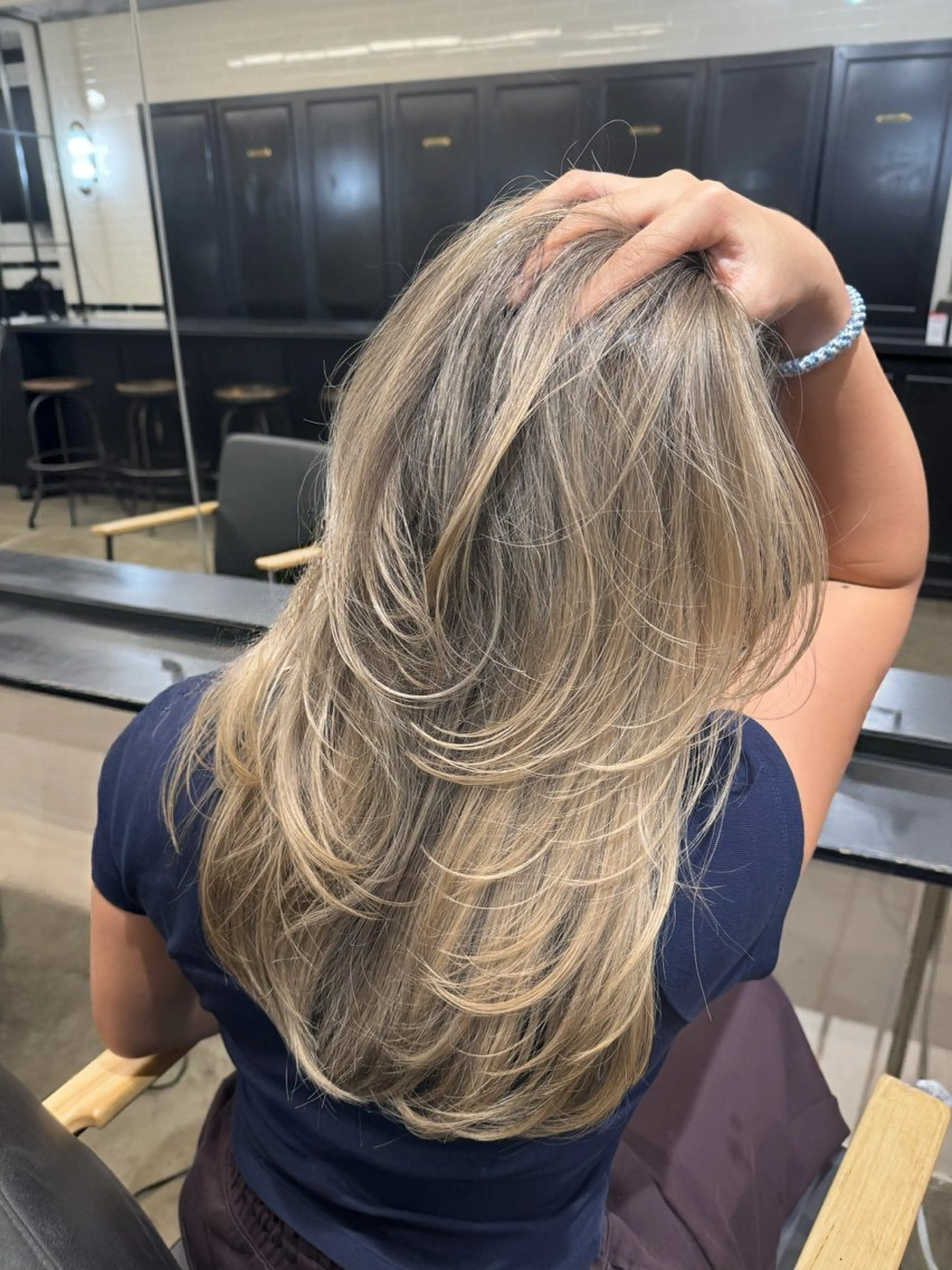 ロング カラー バレイヤージュ ハイライトカラー ハイライト レイヤーカット ヘアカラー 🌟小顔レイヤー× 赤み消し透明感カラーのヘアスタイル
